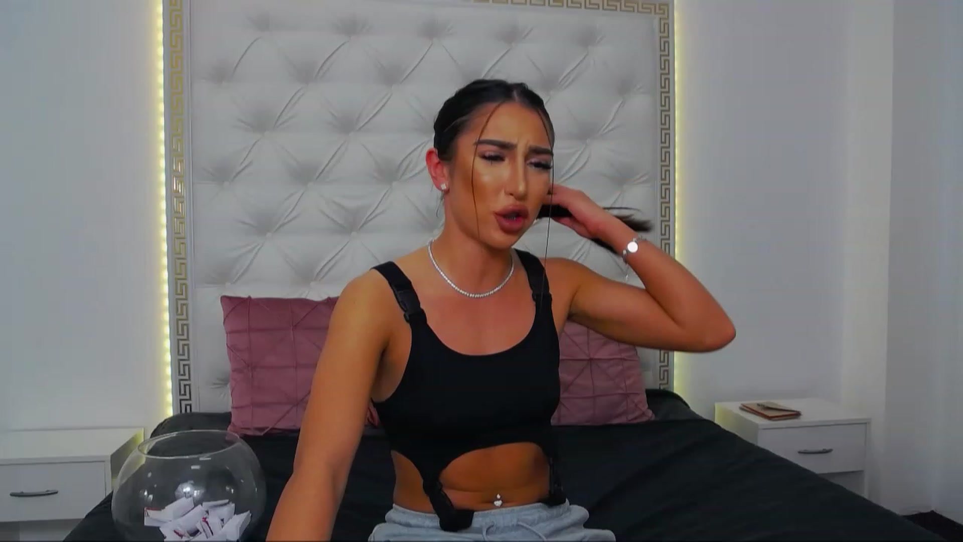 Gallery image thumbnail from KaraKhalifa's myfreecams stream on, 12/27/2022, 15:08 image 2 of 20
