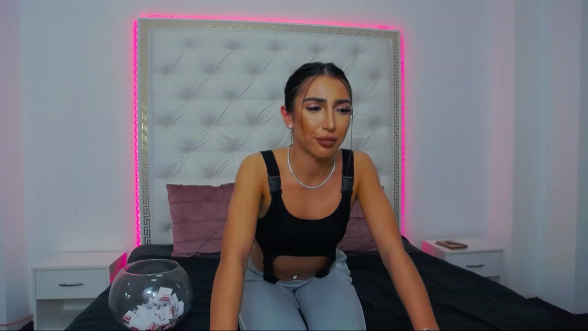 Gallery image thumbnail from KaraKhalifa's myfreecams stream on, 12/27/2022, 15:08 image 20 of 20