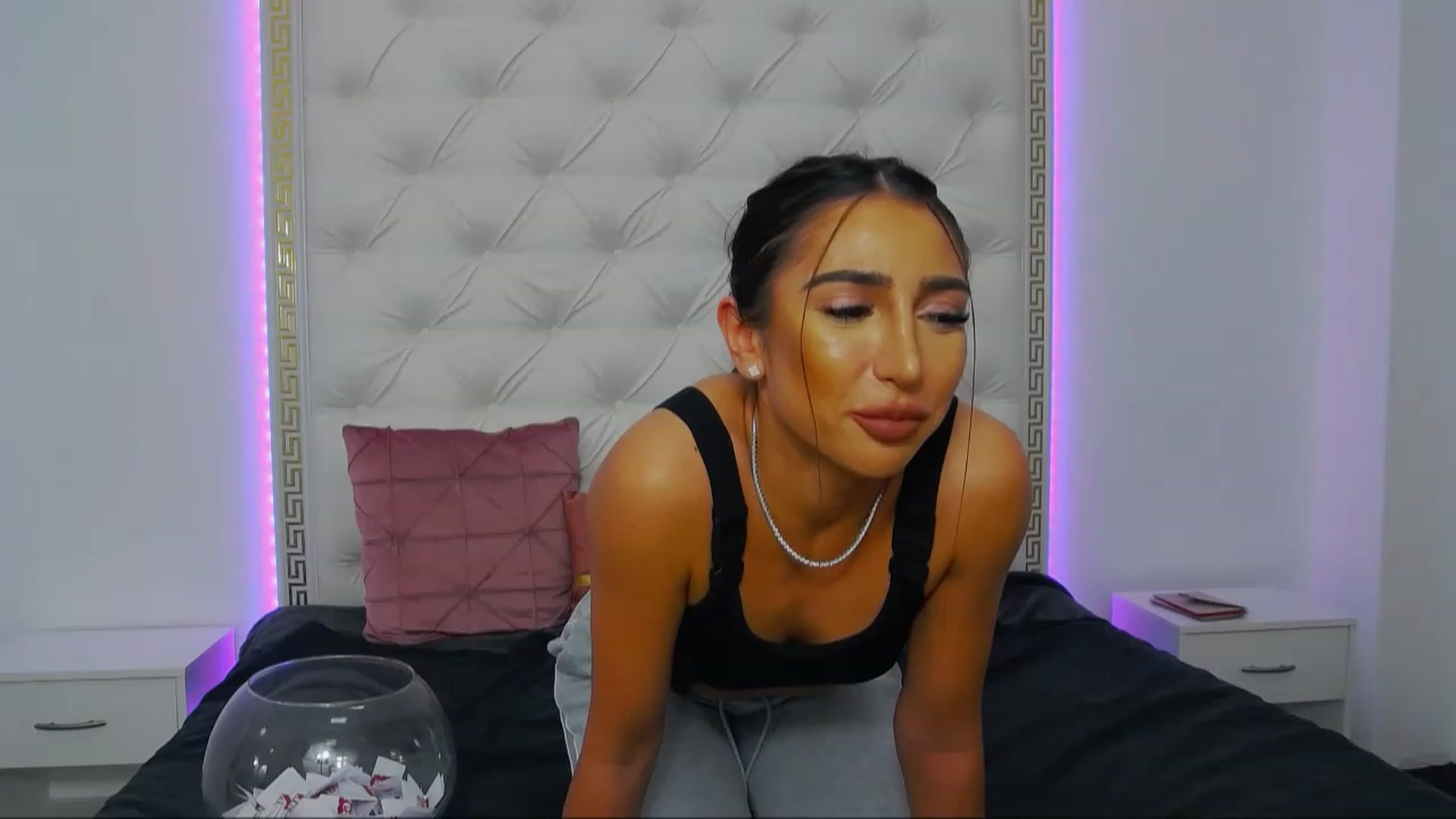 Gallery image thumbnail from KaraKhalifa's myfreecams stream on, 12/27/2022, 19:08 image 7 of 20