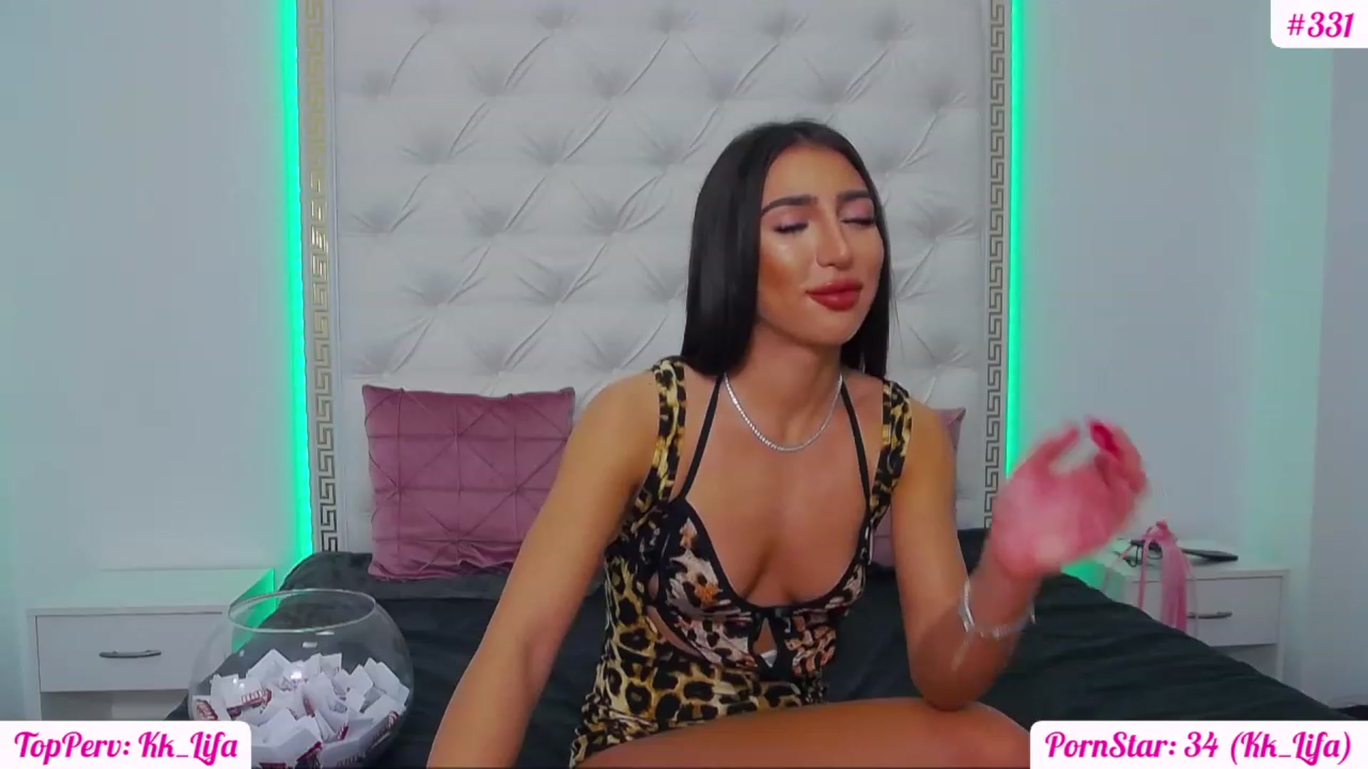 Gallery image thumbnail from KaraKhalifa's myfreecams stream on, 12/28/2022, 15:39 image 14 of 20