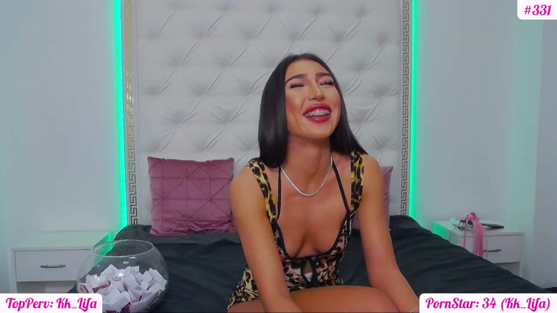 Gallery image thumbnail from KaraKhalifa's myfreecams stream on, 12/28/2022, 15:39 image 17 of 20