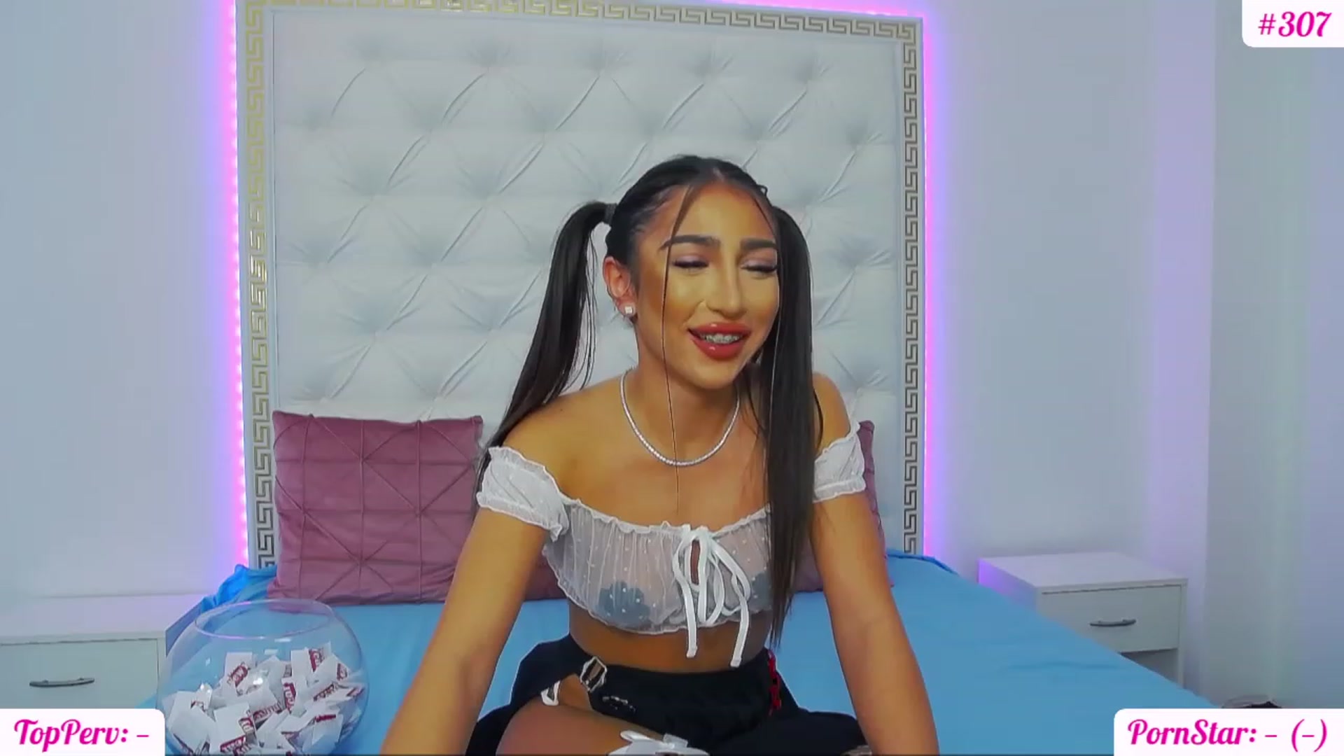Gallery image thumbnail from KaraKhalifa's myfreecams stream on, 12/29/2022, 17:42 image 2 of 20