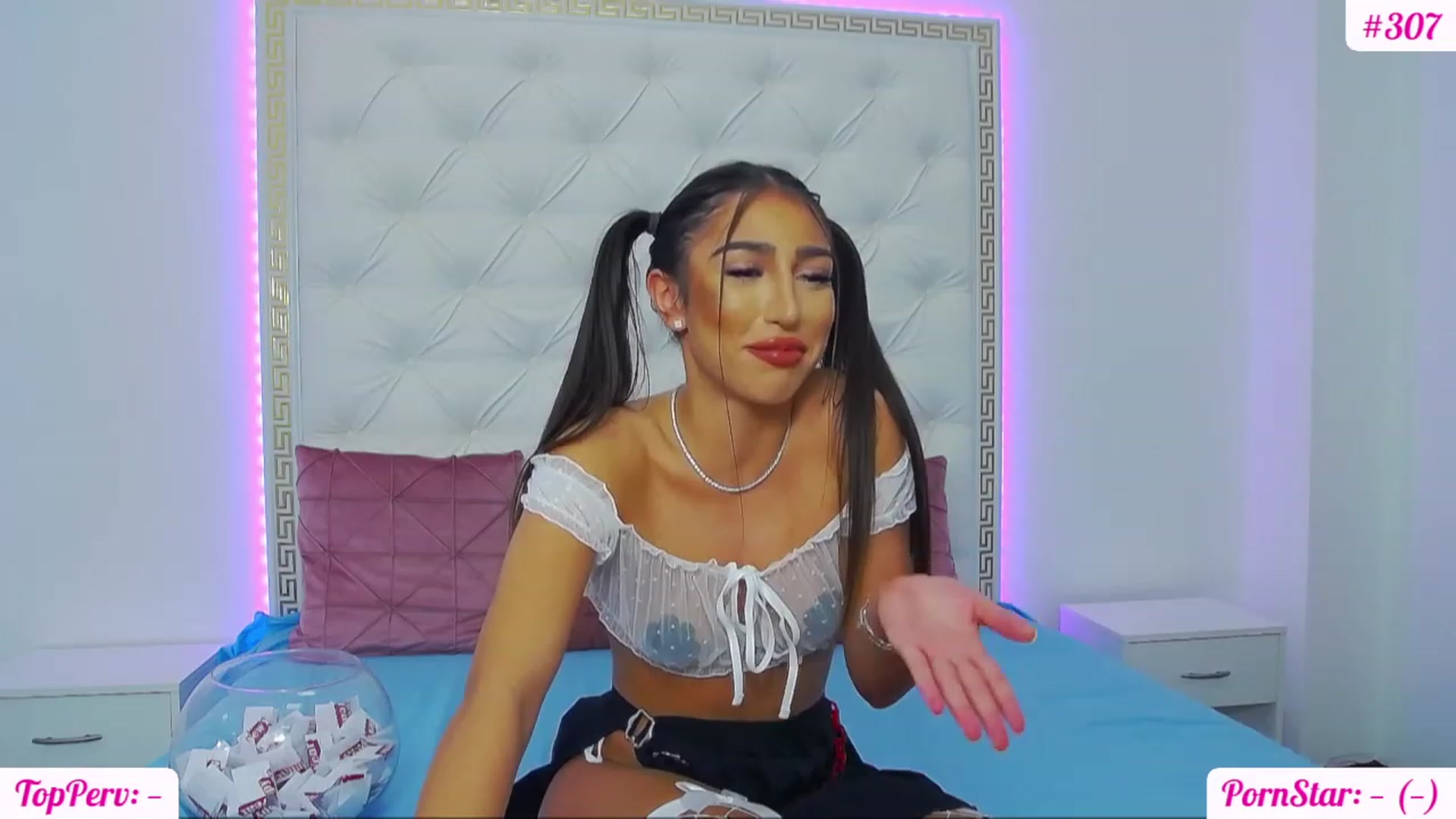 Gallery image thumbnail from KaraKhalifa's myfreecams stream on, 12/29/2022, 17:42 image 4 of 20