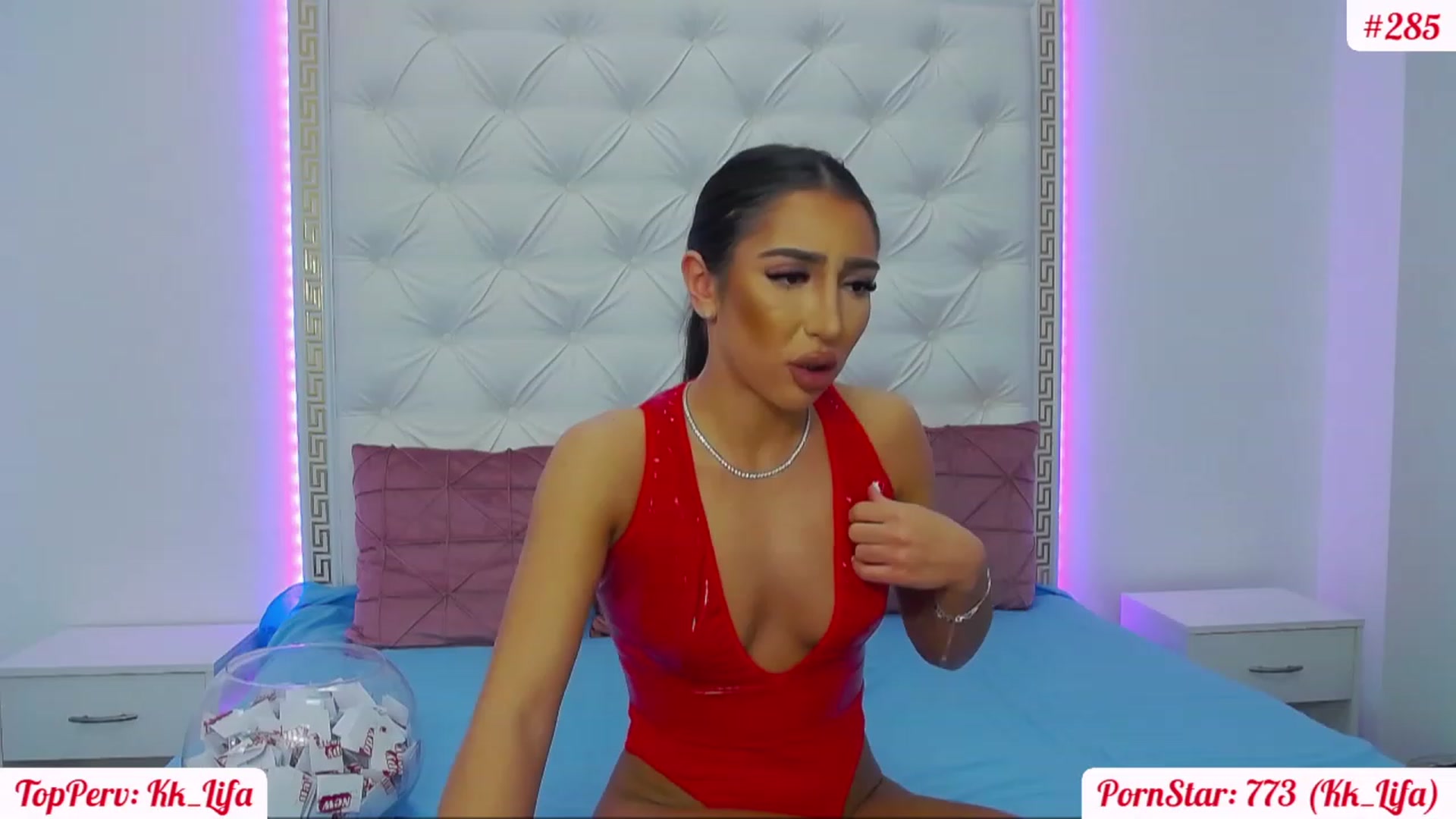 Gallery image thumbnail from KaraKhalifa's myfreecams stream on, 12/30/2022, 17:45 image 8 of 20