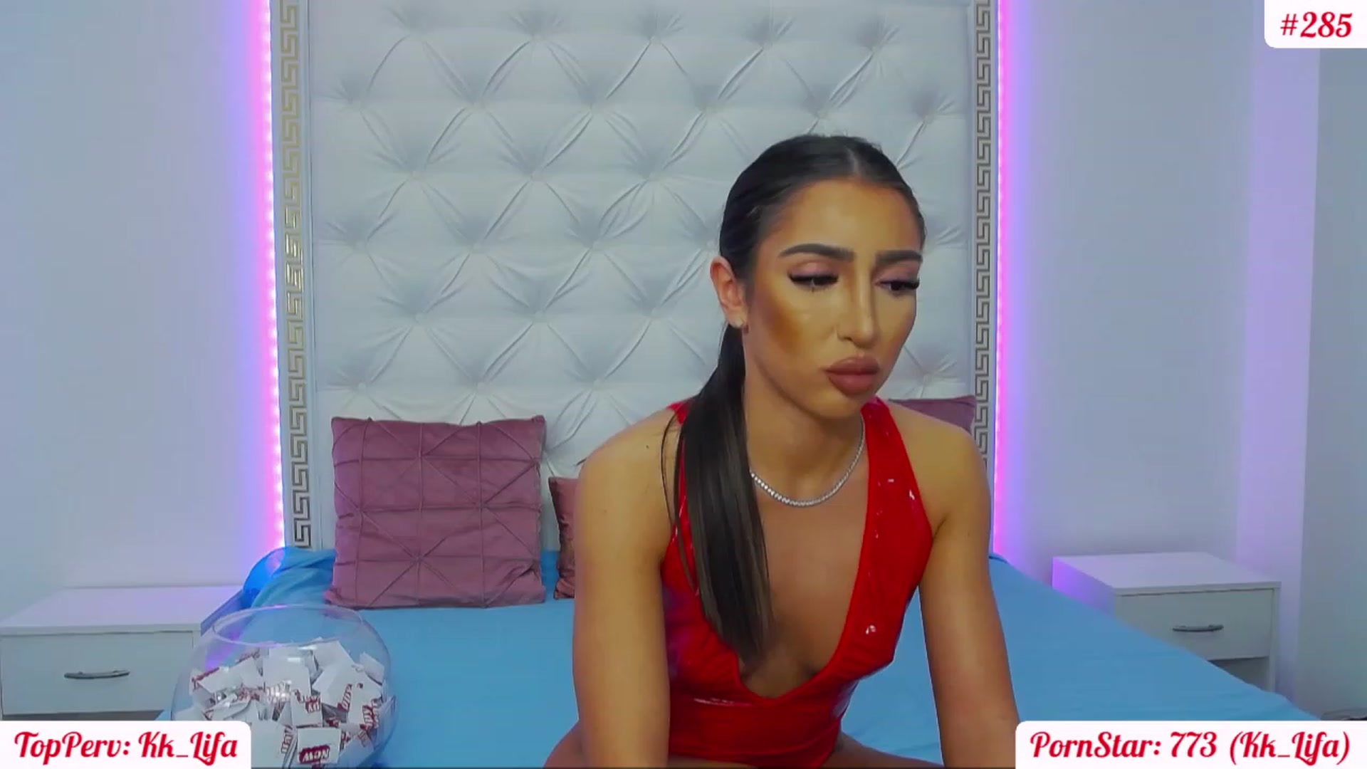 Gallery image thumbnail from KaraKhalifa's myfreecams stream on, 12/30/2022, 17:45 image 11 of 20