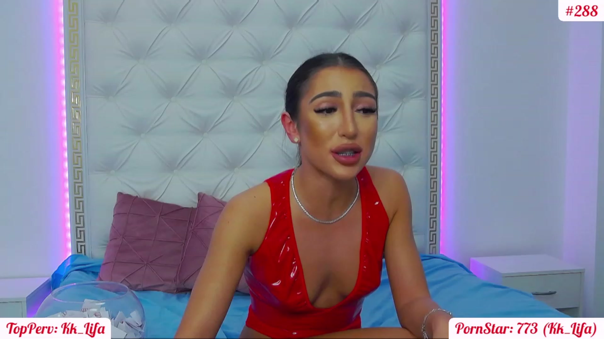 Gallery image thumbnail from KaraKhalifa's myfreecams stream on, 12/30/2022, 22:22 image 8 of 20