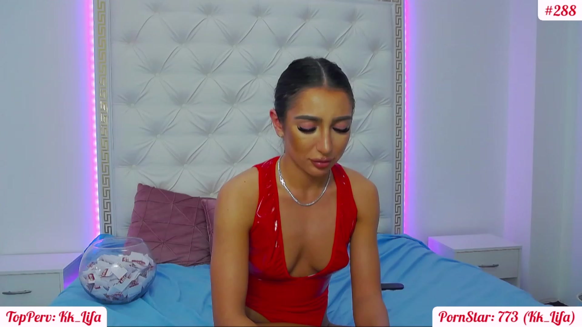 Gallery image thumbnail from KaraKhalifa's myfreecams stream on, 12/30/2022, 22:22 image 19 of 20