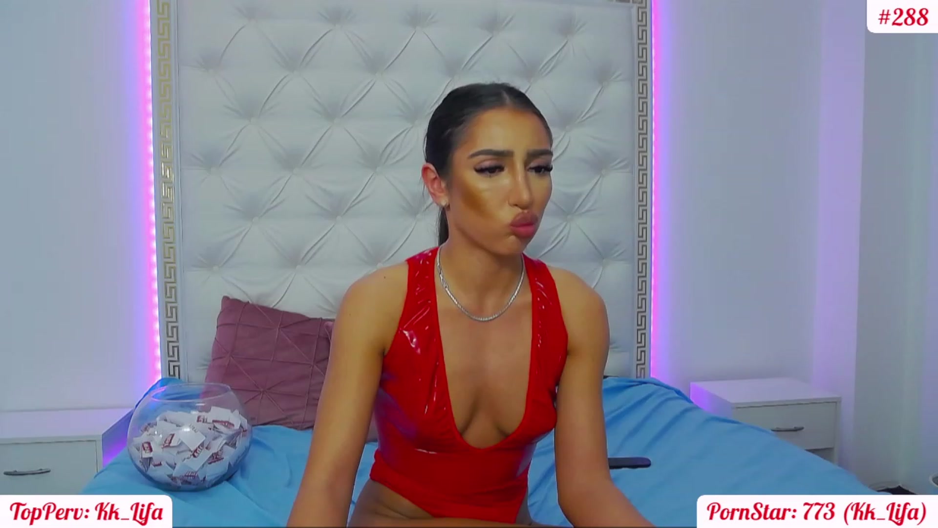 Gallery image thumbnail from KaraKhalifa's myfreecams stream on, 12/30/2022, 22:22 image 20 of 20