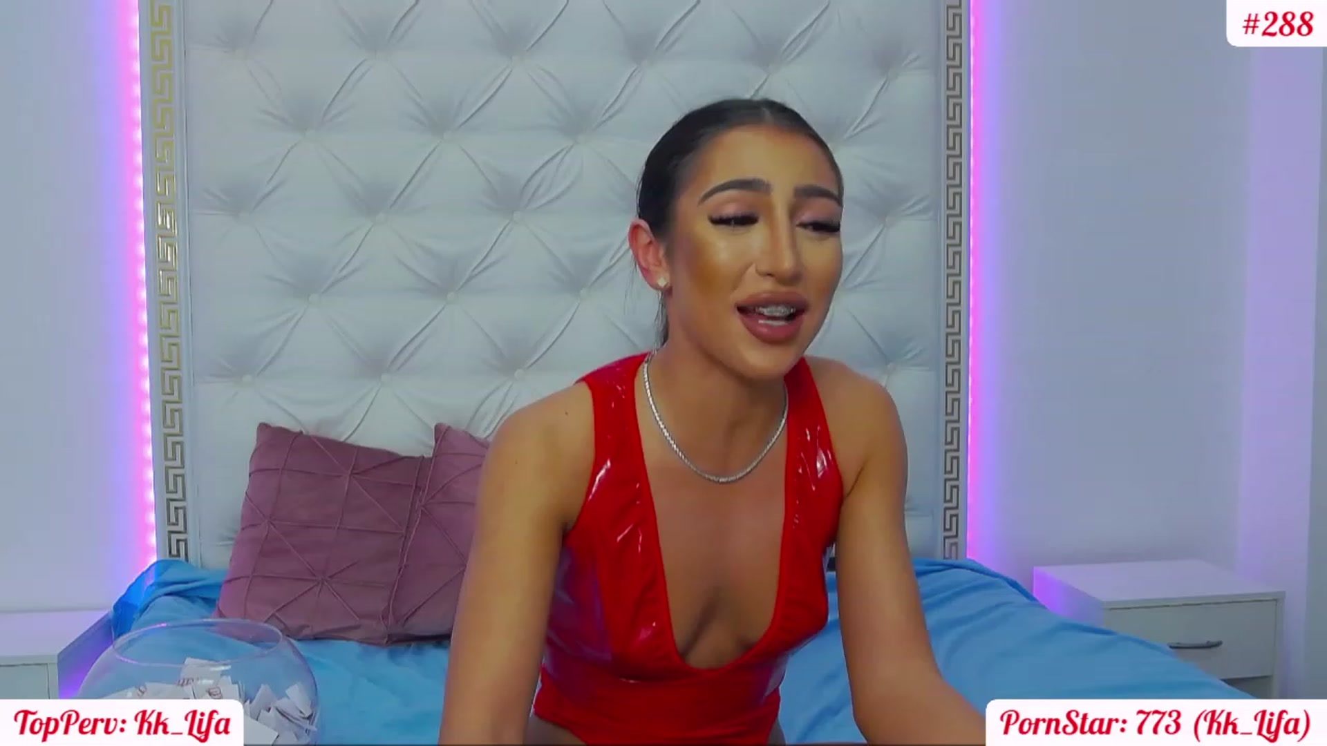 Gallery image thumbnail from KaraKhalifa's myfreecams stream on, 12/30/2022, 22:22 image 7 of 20