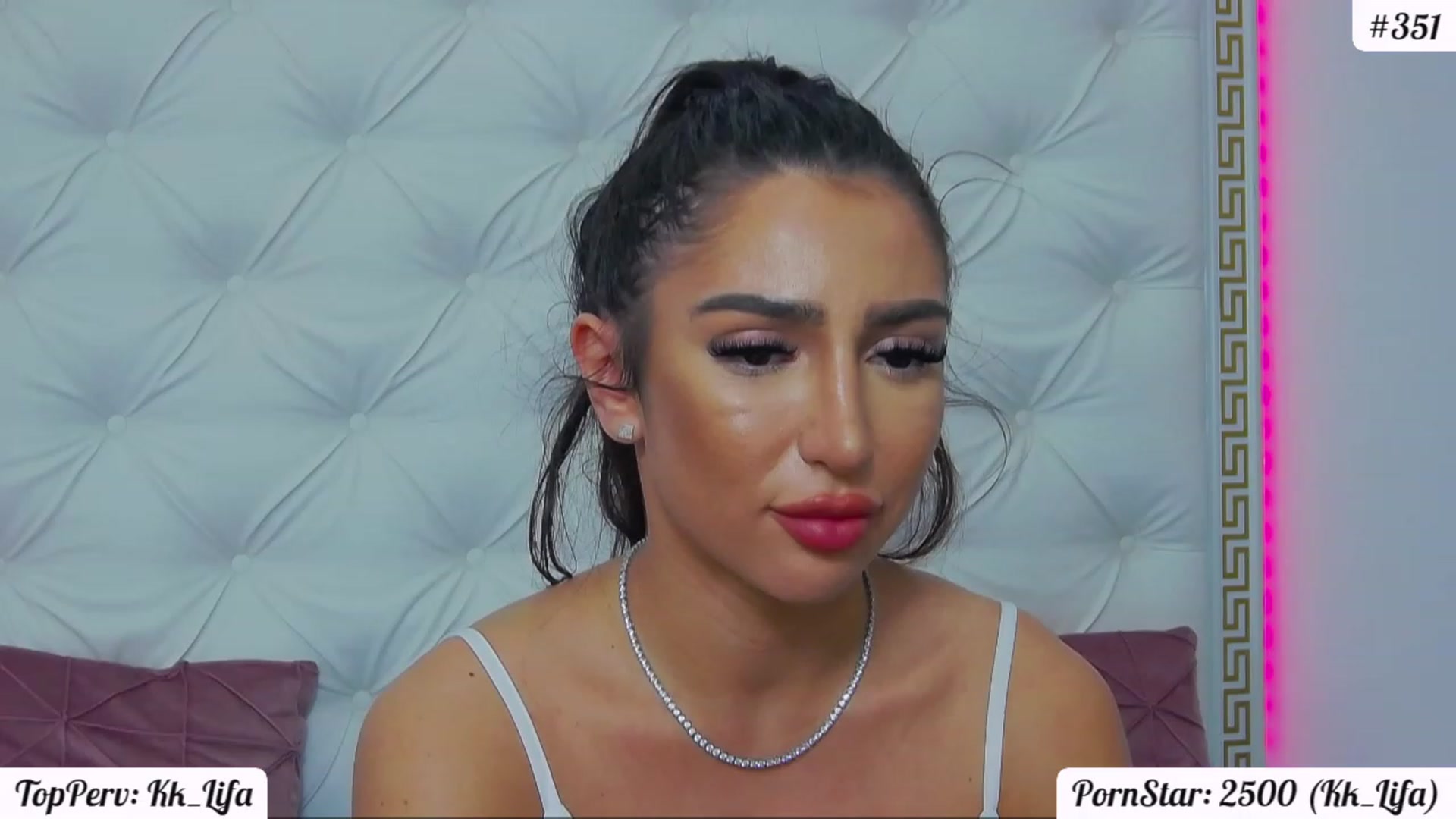 Gallery image thumbnail from KaraKhalifa's myfreecams stream on, 01/03/2023, 20:33 image 16 of 20