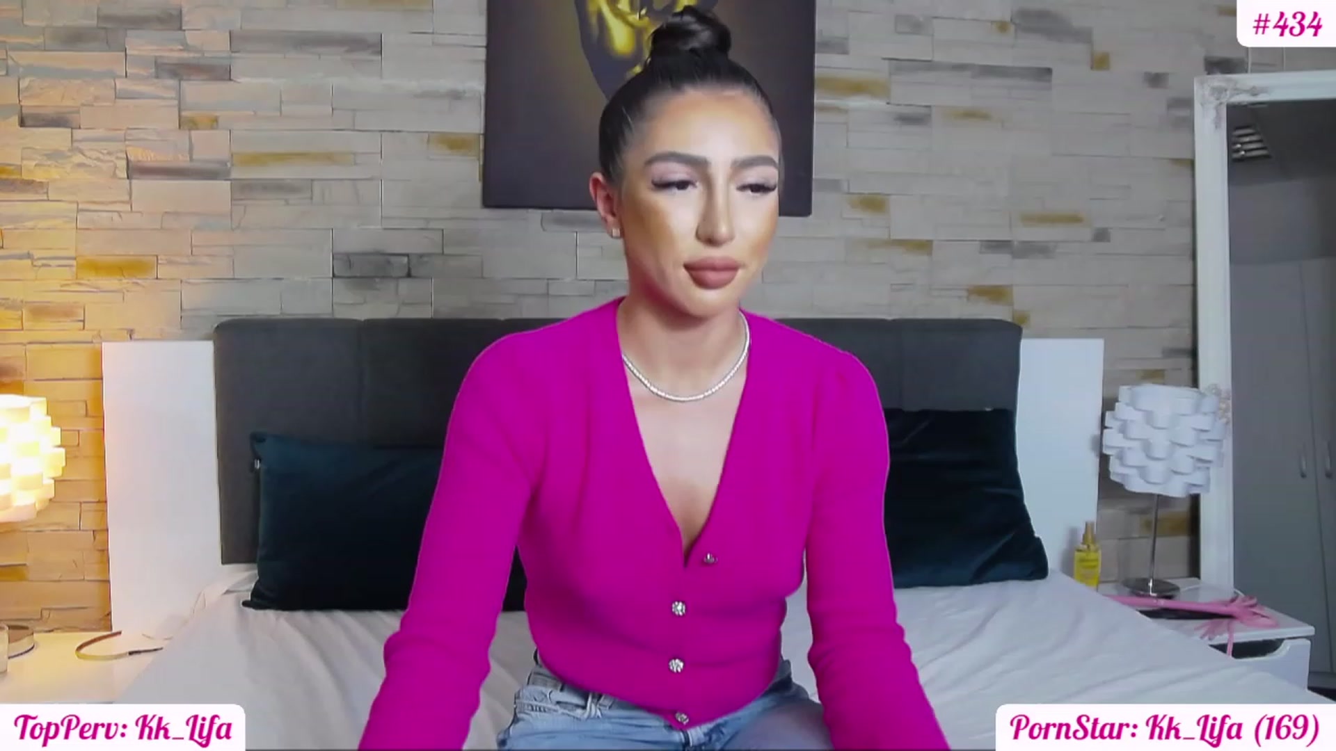Gallery image thumbnail from KaraKhalifa's myfreecams stream on, 01/12/2023, 15:52 image 5 of 20