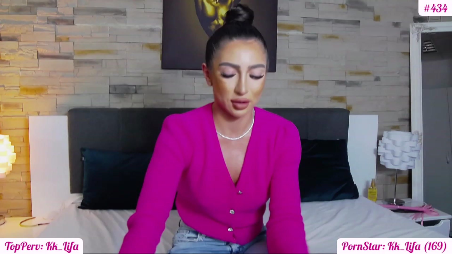Gallery image thumbnail from KaraKhalifa's myfreecams stream on, 01/12/2023, 15:52 image 4 of 20
