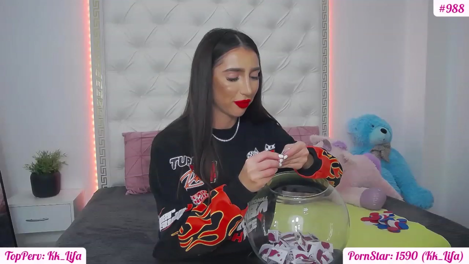 Gallery image thumbnail from KaraKhalifa's myfreecams stream on, 02/13/2023, 19:00 image 8 of 20