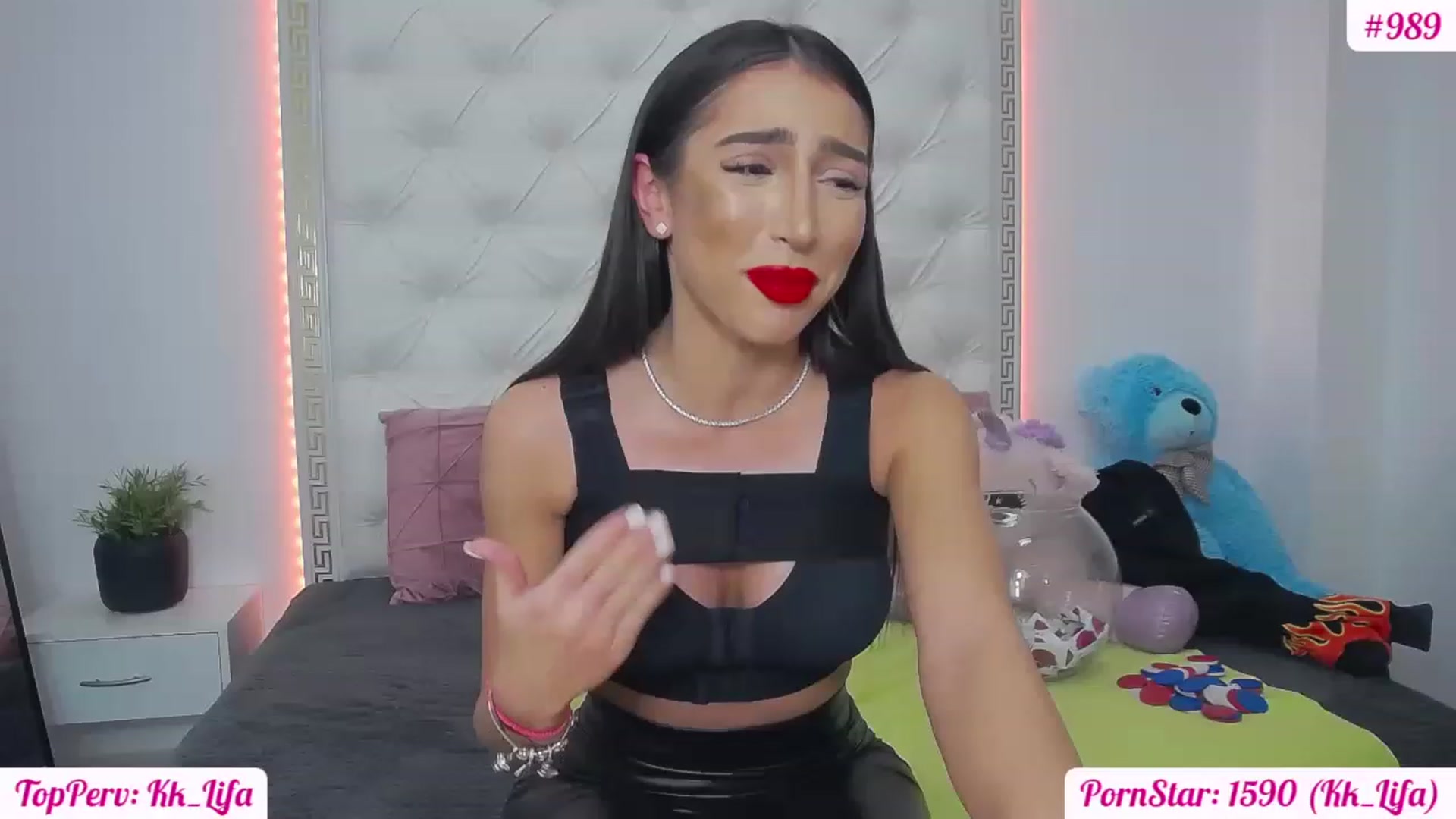 Gallery image thumbnail from KaraKhalifa's myfreecams stream on, 02/13/2023, 19:00 image 12 of 20