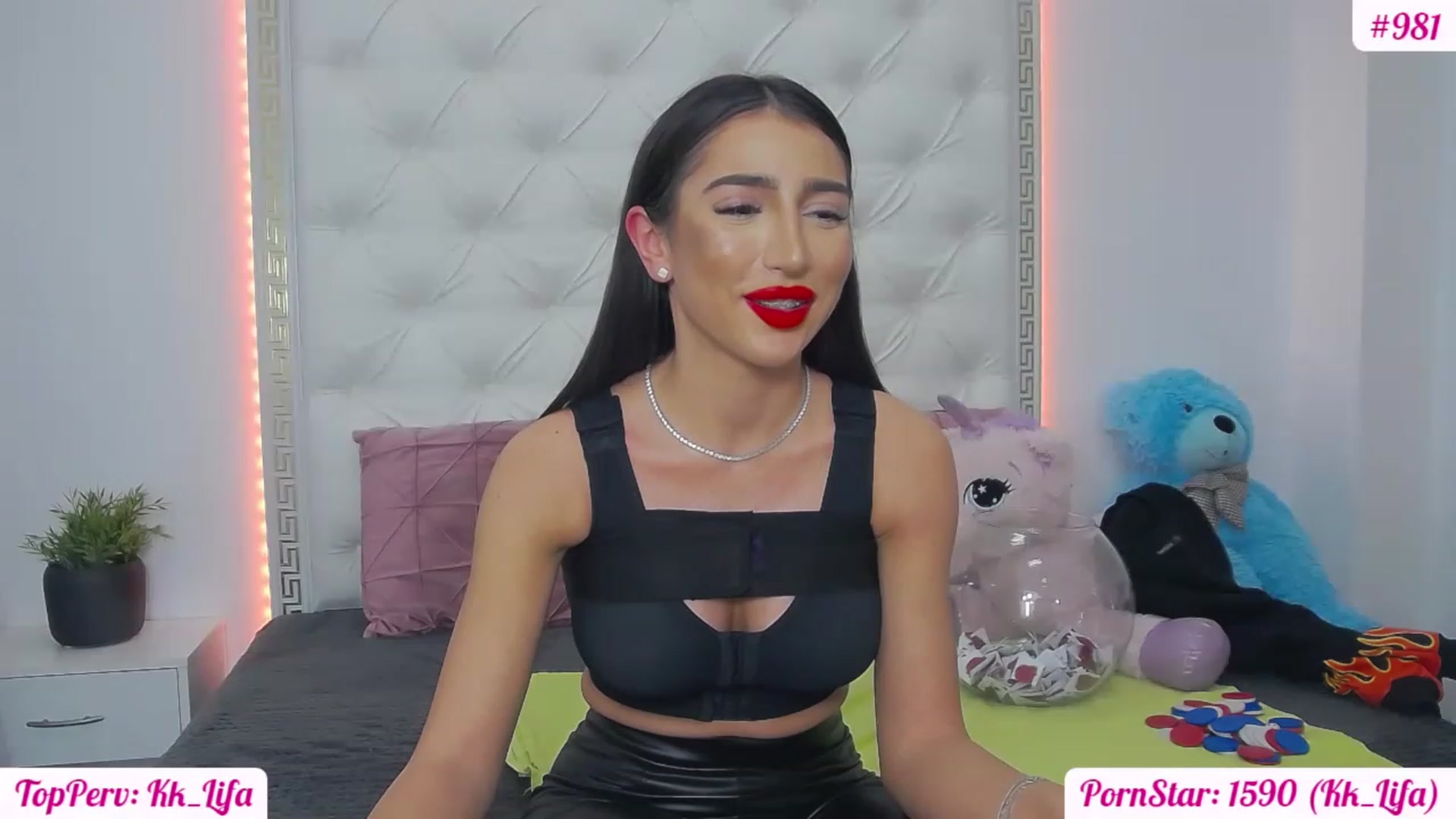 Gallery image thumbnail from KaraKhalifa's myfreecams stream on, 02/13/2023, 19:00 image 15 of 20