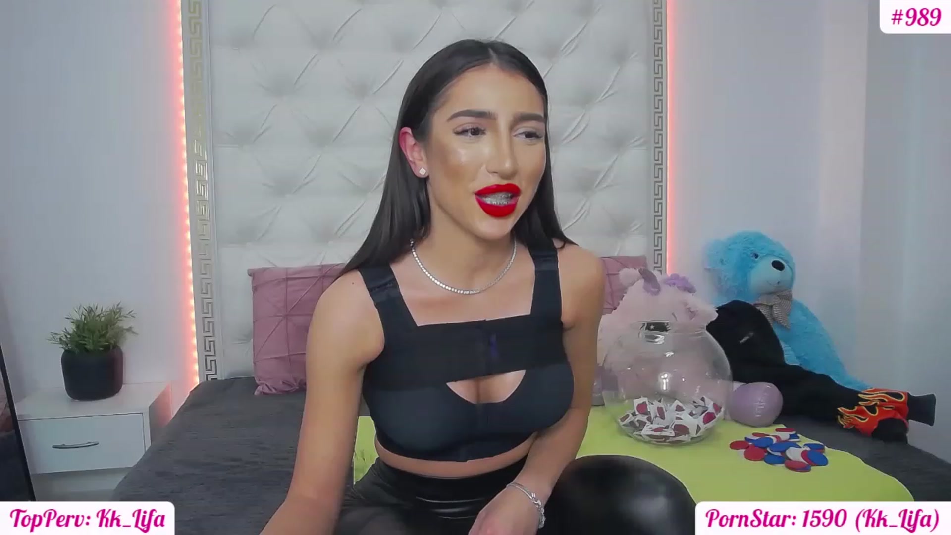 Gallery image thumbnail from KaraKhalifa's myfreecams stream on, 02/13/2023, 19:00 image 11 of 20