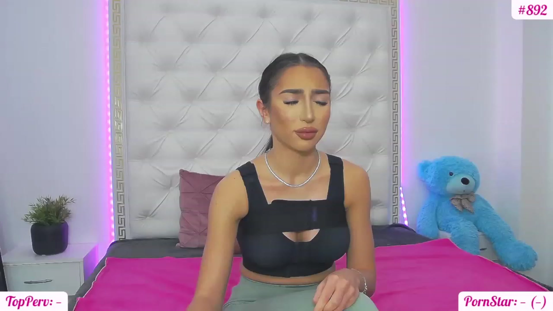 Gallery image thumbnail from KaraKhalifa's myfreecams stream on, 02/15/2023, 15:44 image 14 of 20