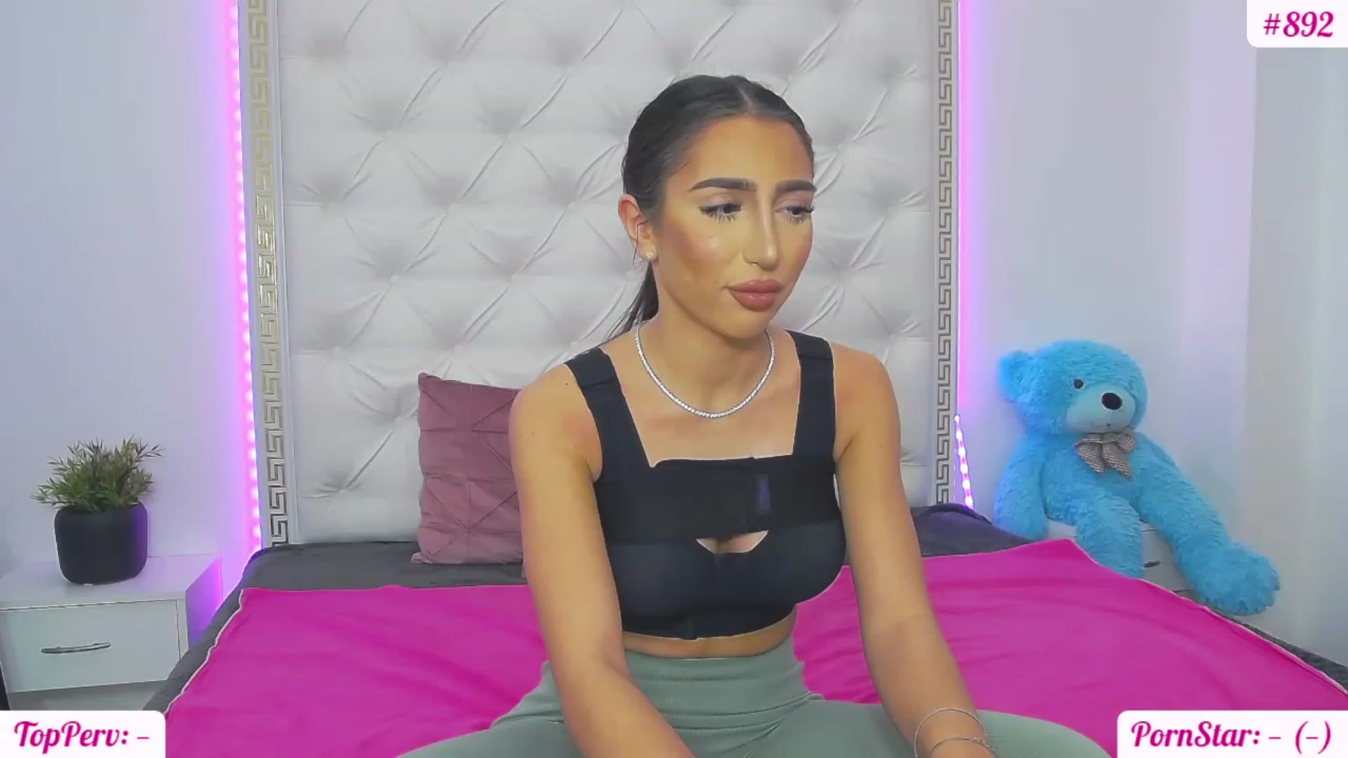 Gallery image thumbnail from KaraKhalifa's myfreecams stream on, 02/15/2023, 15:44 image 19 of 20