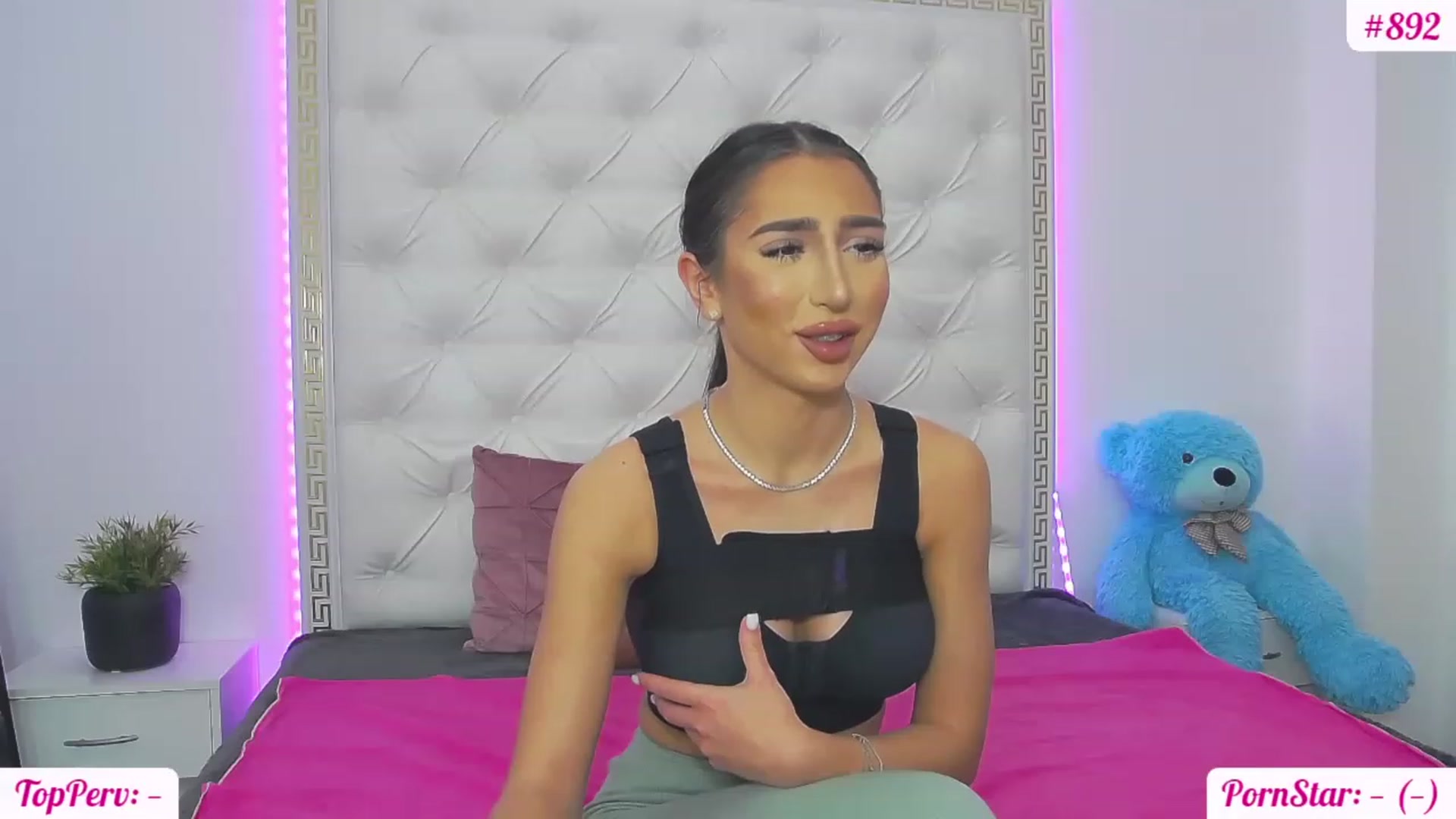 Gallery image thumbnail from KaraKhalifa's myfreecams stream on, 02/15/2023, 15:44 image 16 of 20