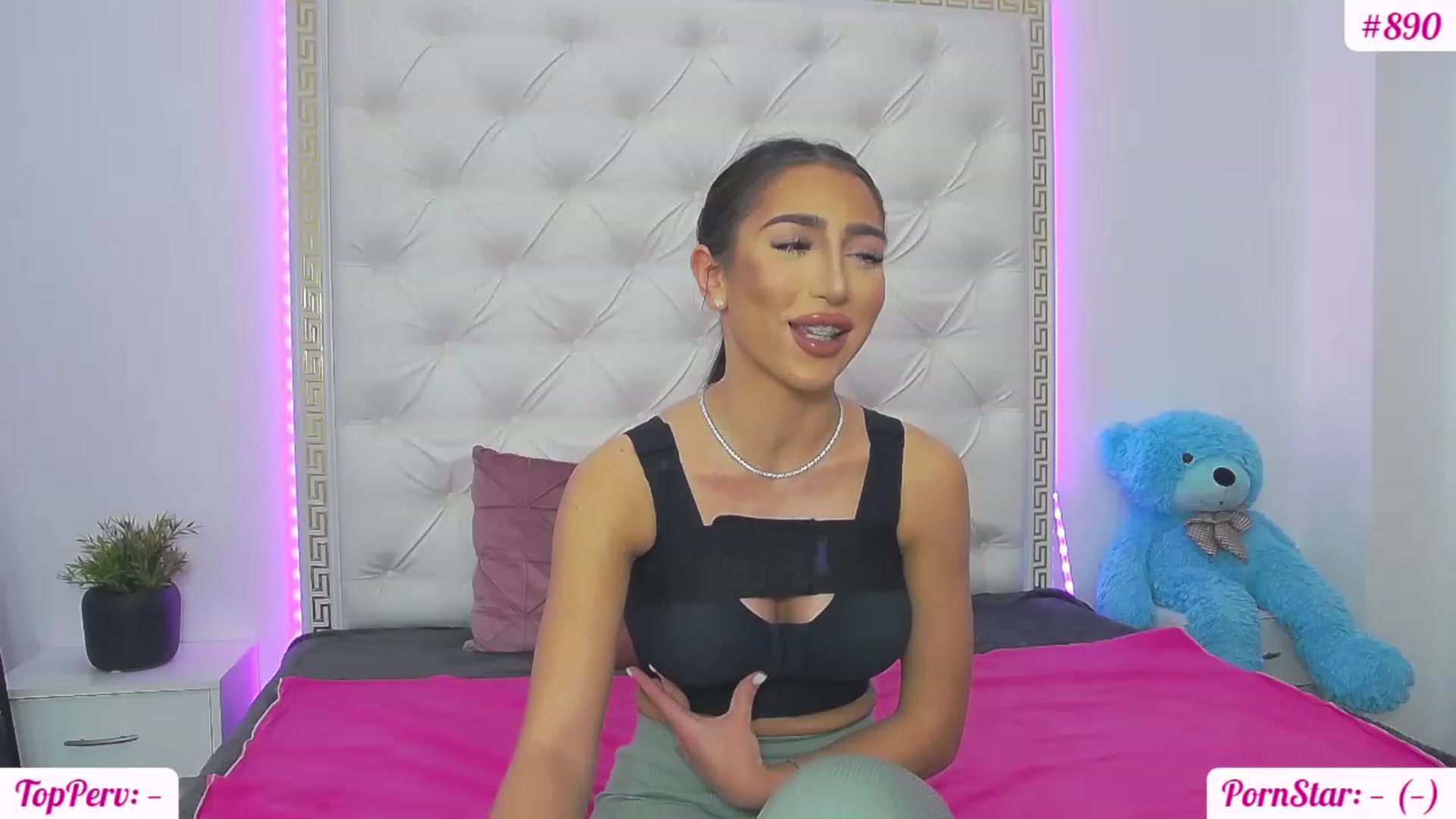 Gallery image thumbnail from KaraKhalifa's myfreecams stream on, 02/15/2023, 15:44 image 10 of 20