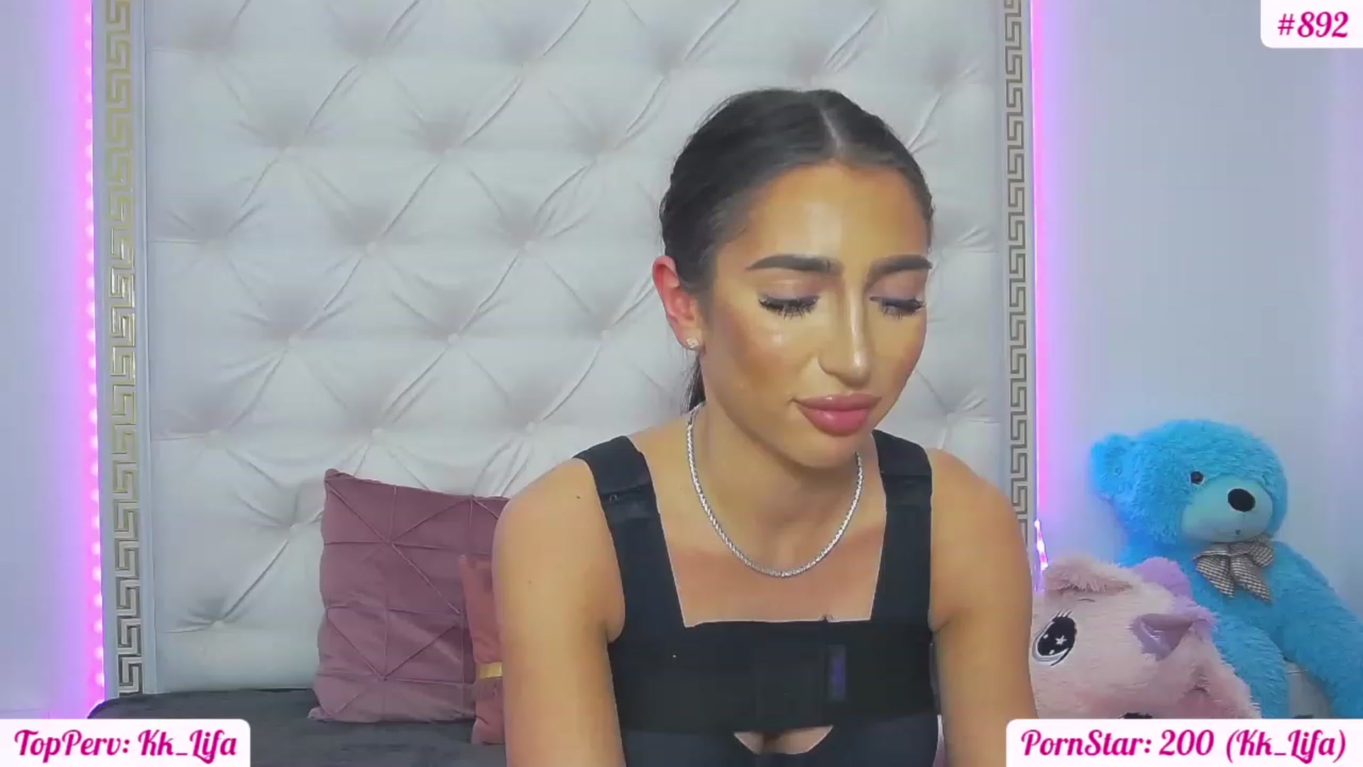 Gallery image thumbnail from KaraKhalifa's myfreecams stream on, 02/15/2023, 19:38 image 10 of 20