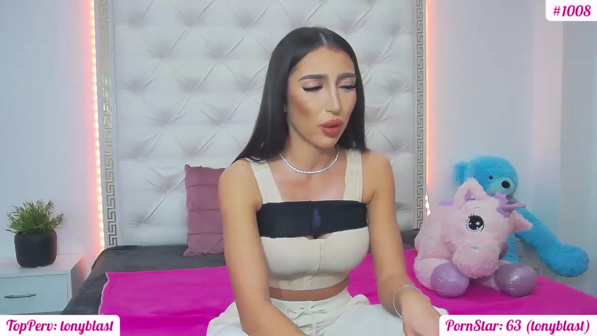 Gallery image thumbnail from KaraKhalifa's myfreecams stream on, 02/17/2023, 16:04 image 7 of 20