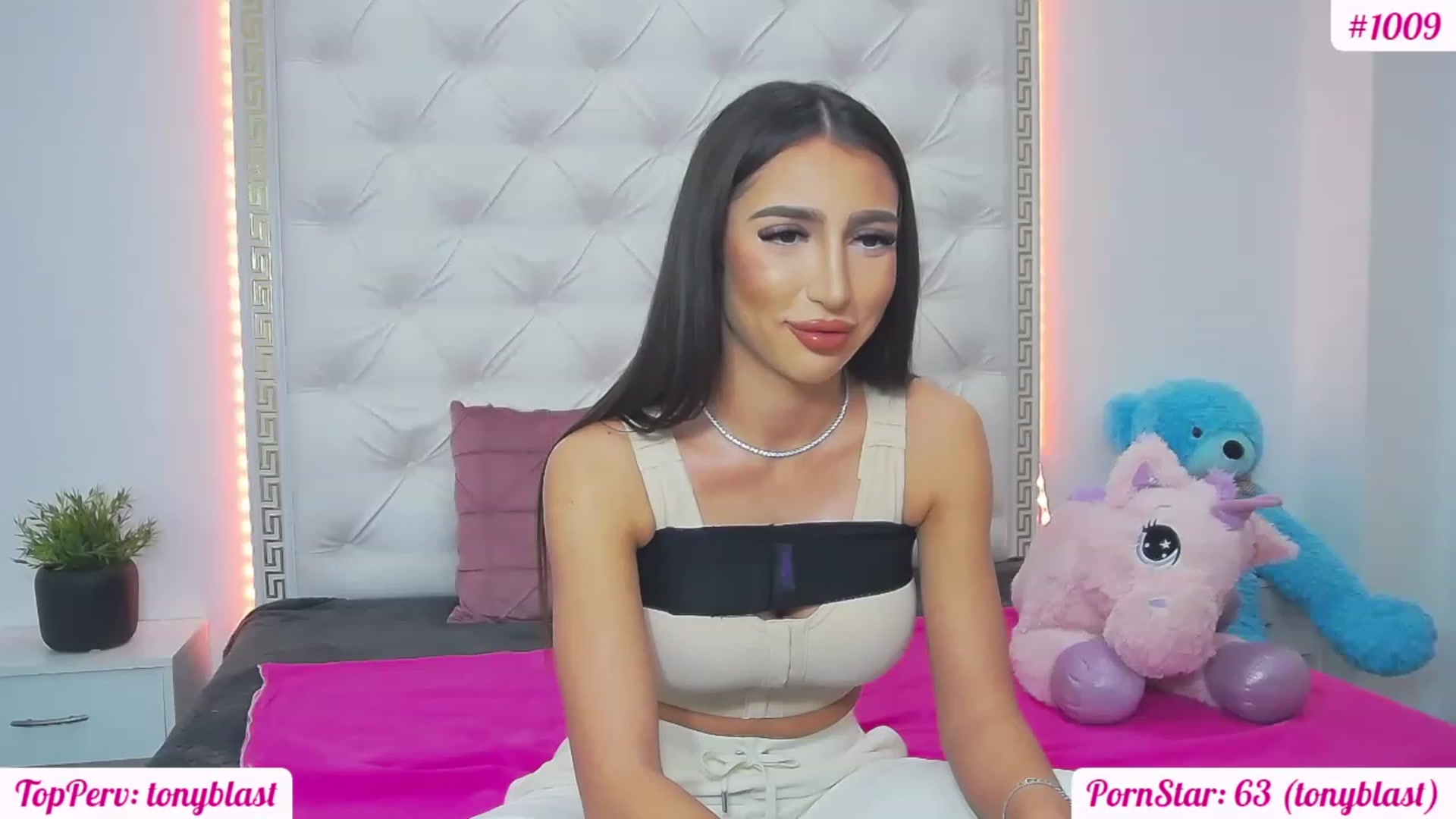 Gallery image thumbnail from KaraKhalifa's myfreecams stream on, 02/17/2023, 16:04 image 11 of 20