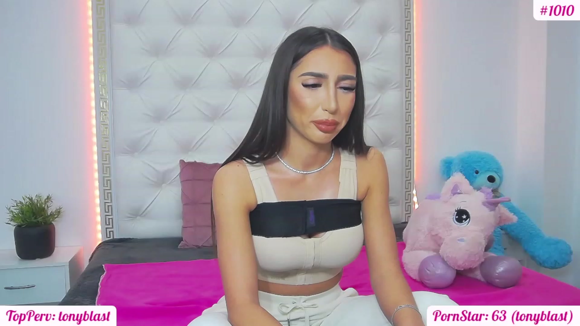 Gallery image thumbnail from KaraKhalifa's myfreecams stream on, 02/17/2023, 16:04 image 9 of 20