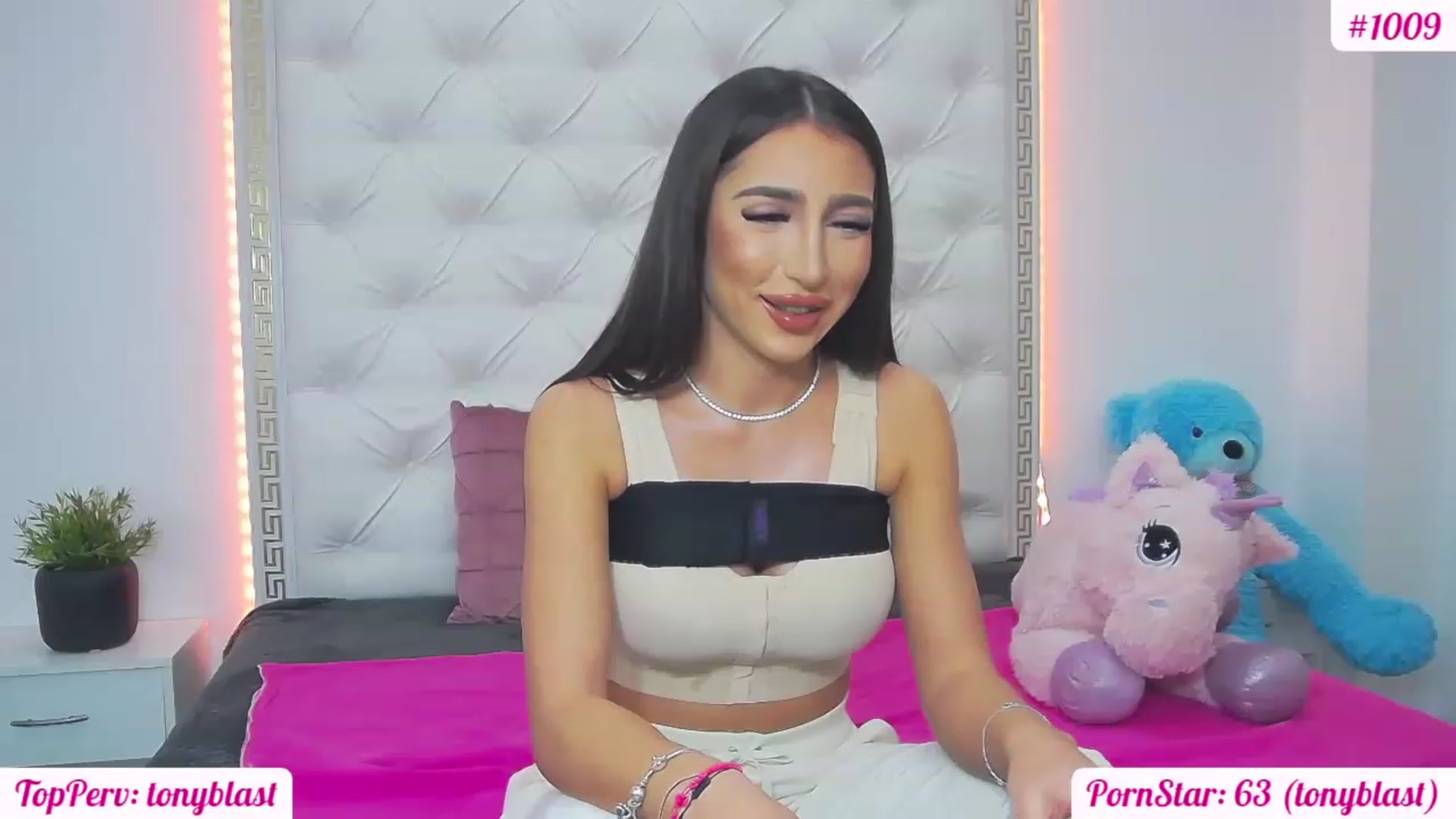 Gallery image thumbnail from KaraKhalifa's myfreecams stream on, 02/17/2023, 16:04 image 12 of 20