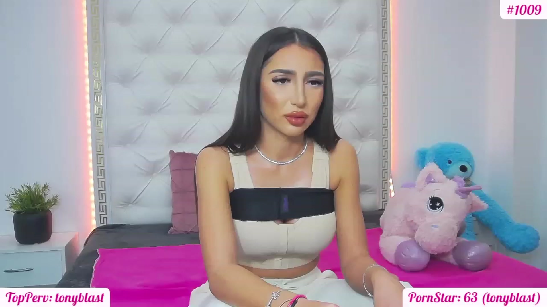 Gallery image thumbnail from KaraKhalifa's myfreecams stream on, 02/17/2023, 16:04 image 13 of 20