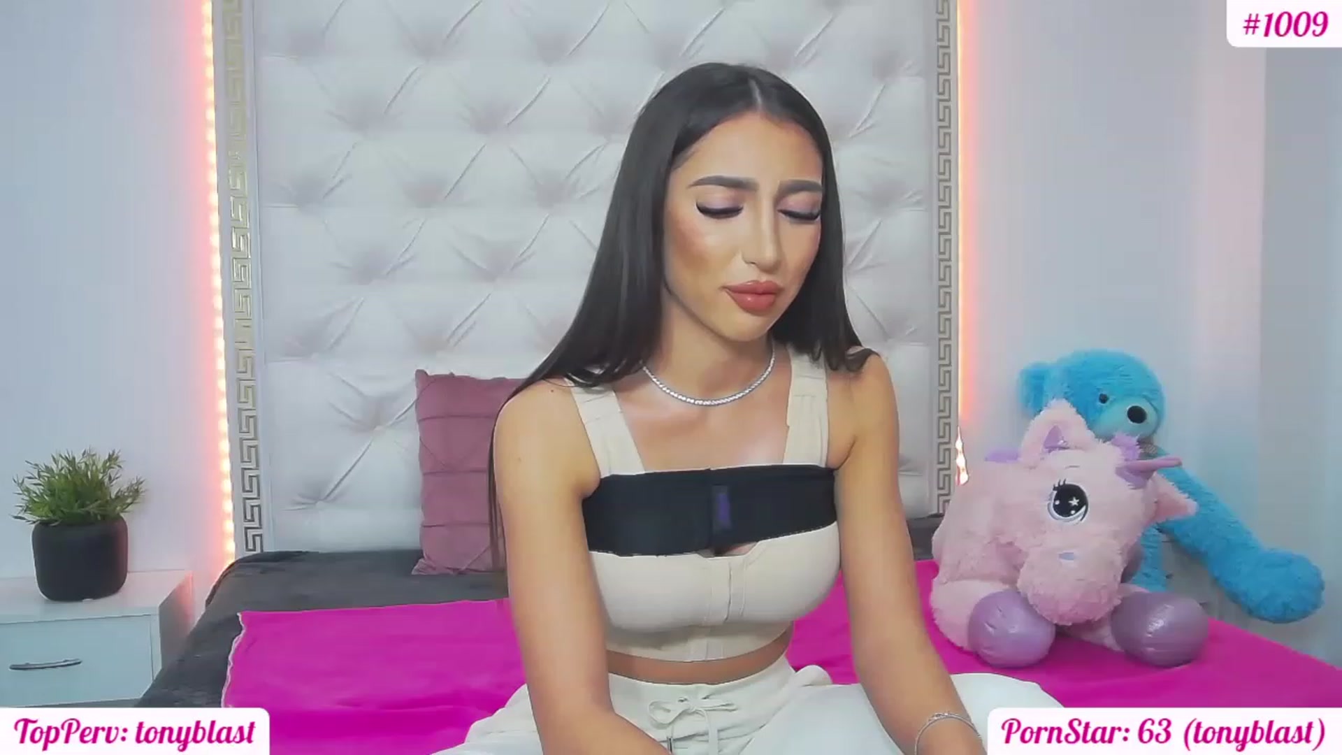 Gallery image thumbnail from KaraKhalifa's myfreecams stream on, 02/17/2023, 16:04 image 10 of 20