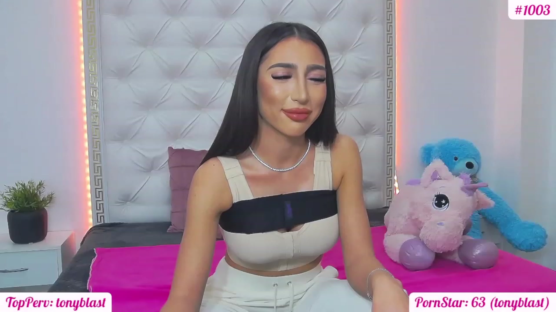 Gallery image thumbnail from KaraKhalifa's myfreecams stream on, 02/17/2023, 17:43 image 2 of 20