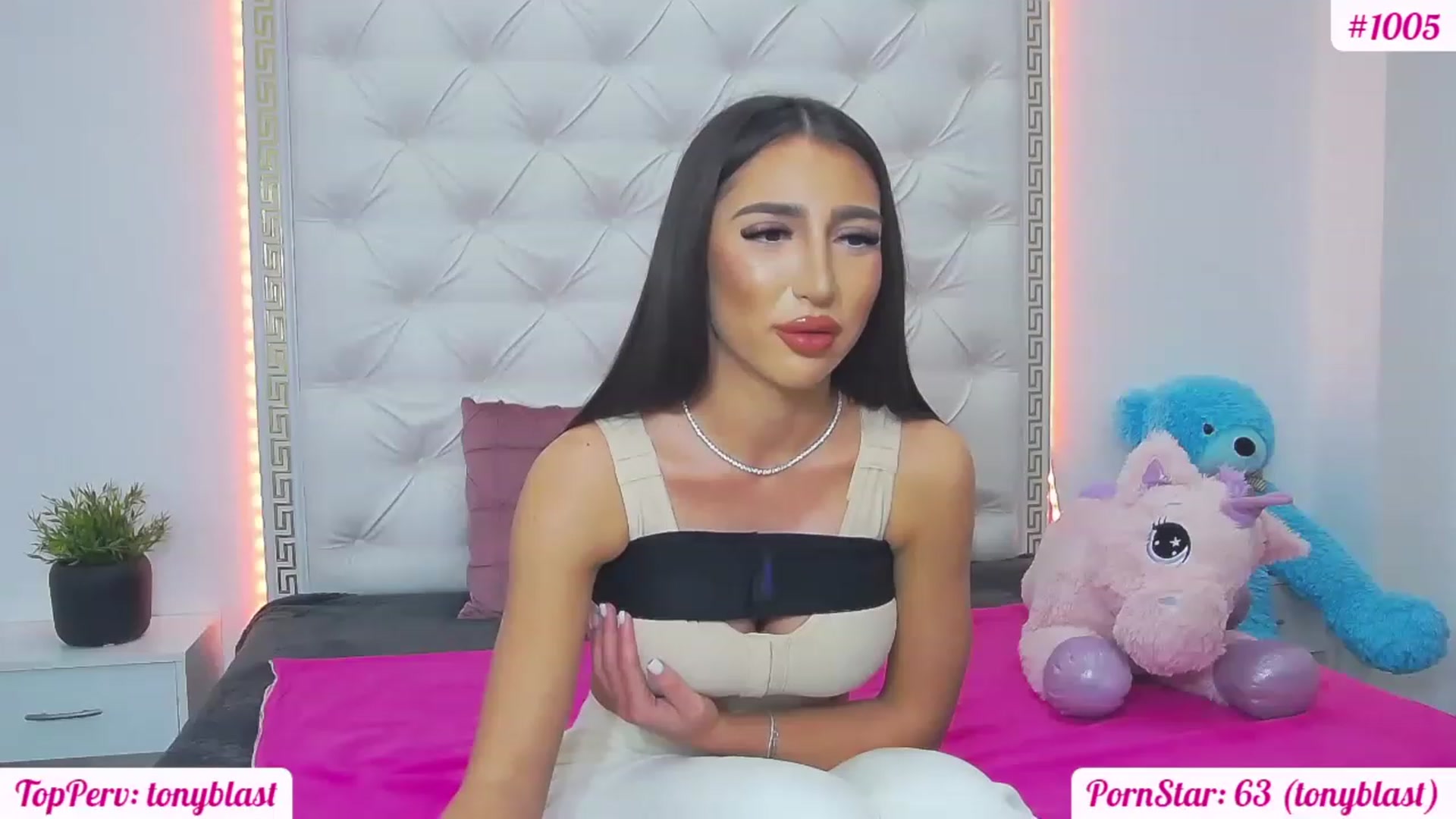 Gallery image thumbnail from KaraKhalifa's myfreecams stream on, 02/17/2023, 17:43 image 19 of 20