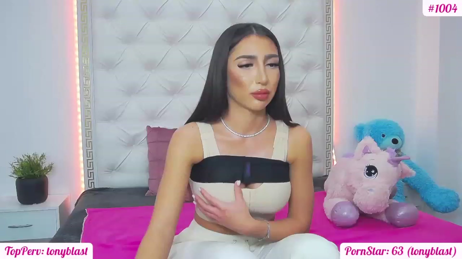 Gallery image thumbnail from KaraKhalifa's myfreecams stream on, 02/17/2023, 17:43 image 14 of 20
