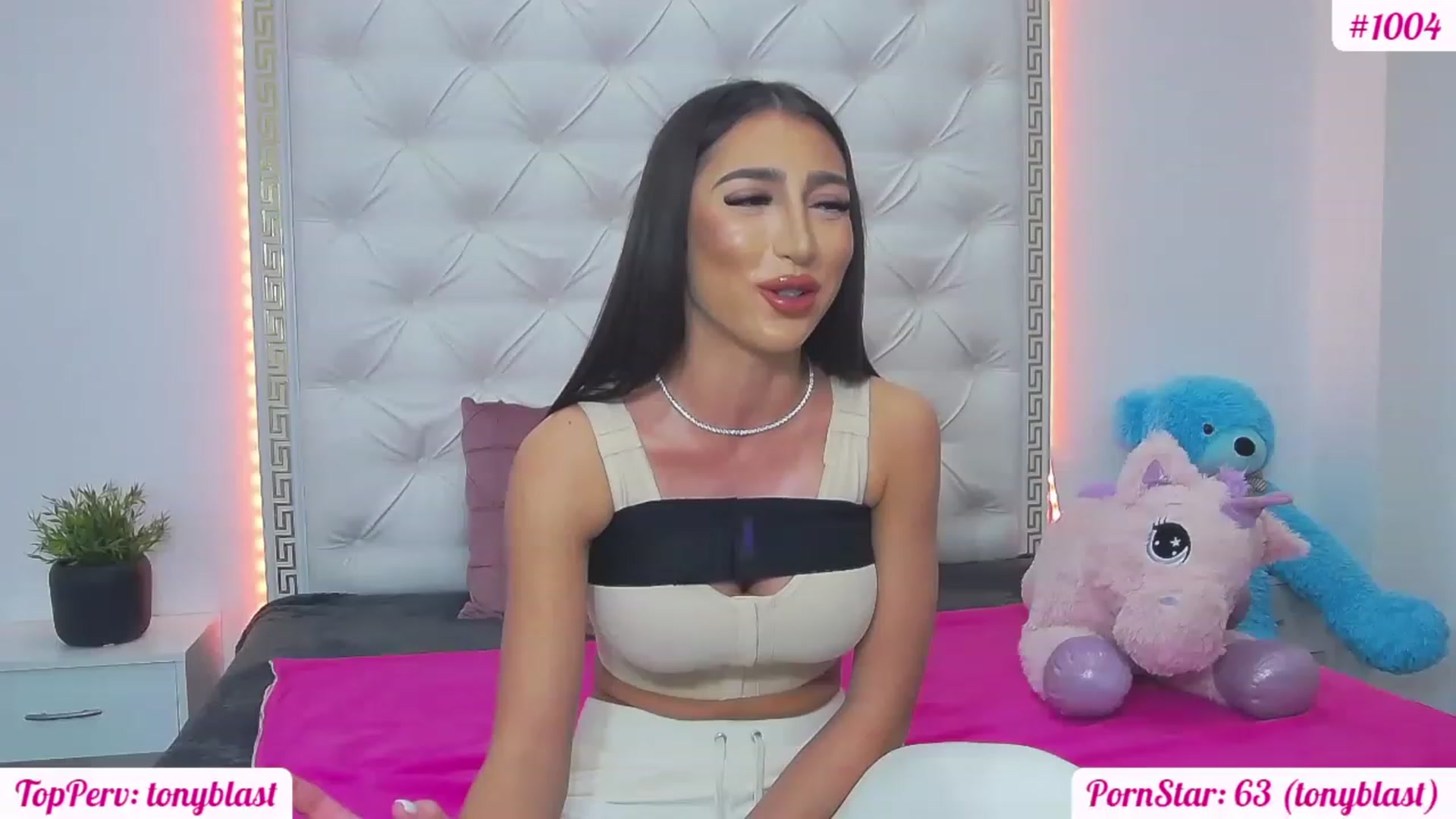 Gallery image thumbnail from KaraKhalifa's myfreecams stream on, 02/17/2023, 17:43 image 17 of 20