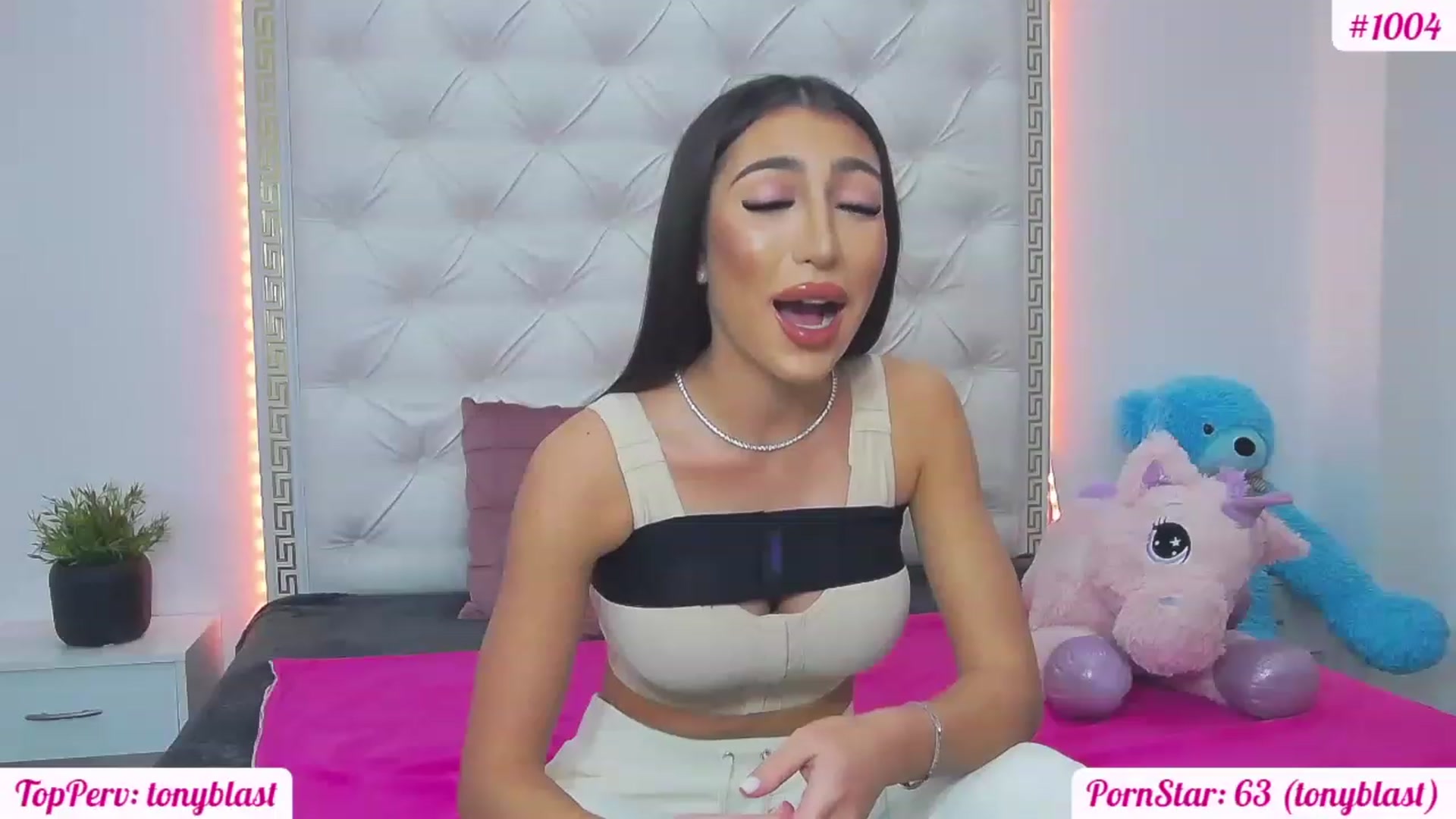 Gallery image thumbnail from KaraKhalifa's myfreecams stream on, 02/17/2023, 17:43 image 16 of 20