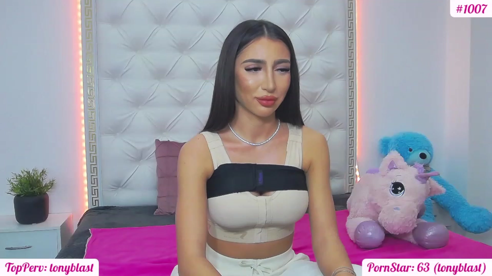 Gallery image thumbnail from KaraKhalifa's myfreecams stream on, 02/17/2023, 18:55 image 16 of 20