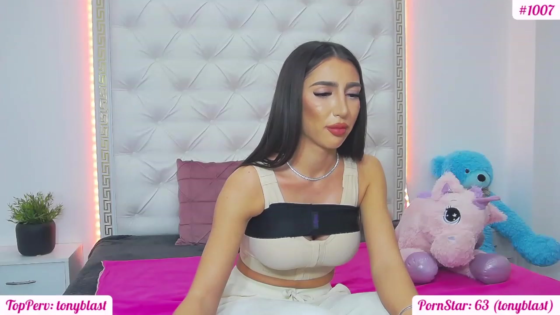 Gallery image thumbnail from KaraKhalifa's myfreecams stream on, 02/17/2023, 18:55 image 18 of 20