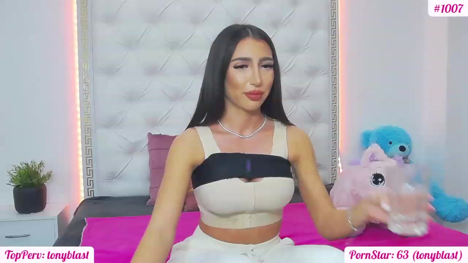 Gallery image thumbnail from KaraKhalifa's myfreecams stream on, 02/17/2023, 18:55 image 12 of 20