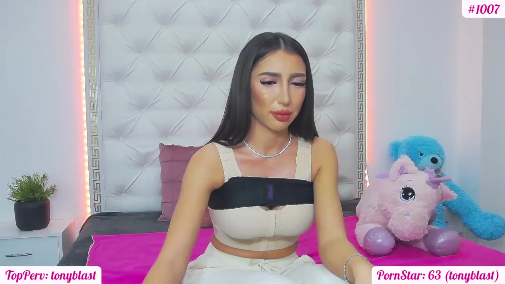 Gallery image thumbnail from KaraKhalifa's myfreecams stream on, 02/17/2023, 18:55 image 17 of 20
