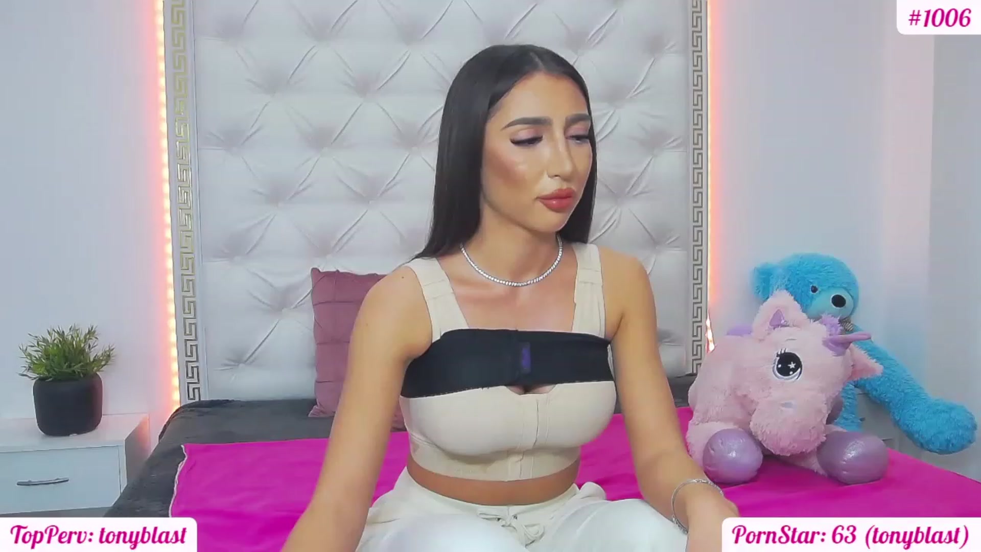 Gallery image thumbnail from KaraKhalifa's myfreecams stream on, 02/17/2023, 18:55 image 4 of 20