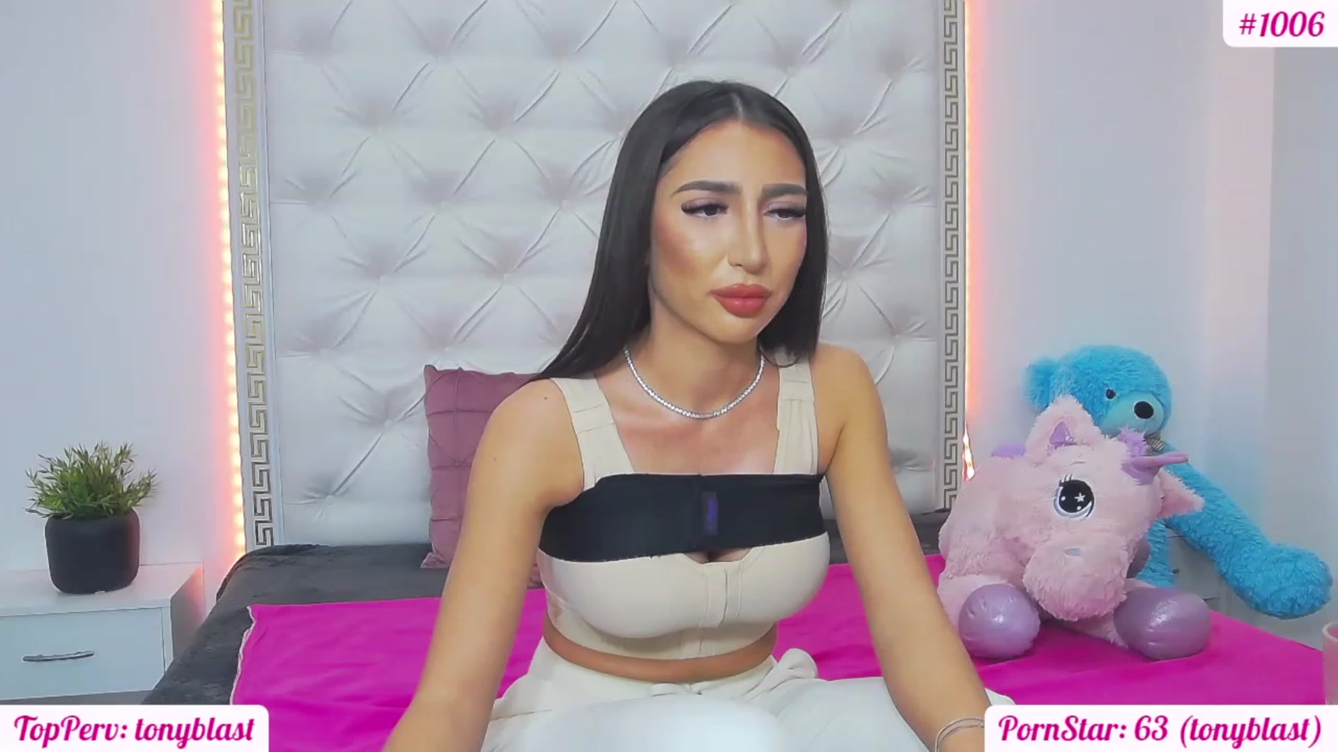 Gallery image thumbnail from KaraKhalifa's myfreecams stream on, 02/17/2023, 18:55 image 2 of 20