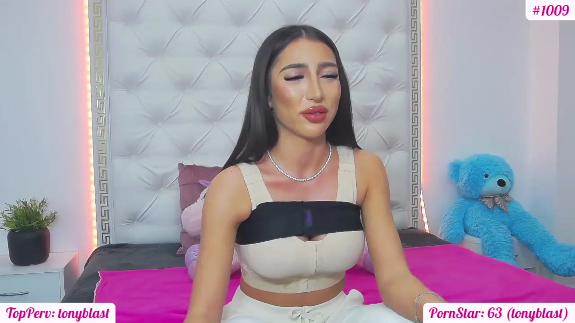 Gallery image thumbnail from KaraKhalifa's myfreecams stream on, 02/17/2023, 20:28 image 7 of 20