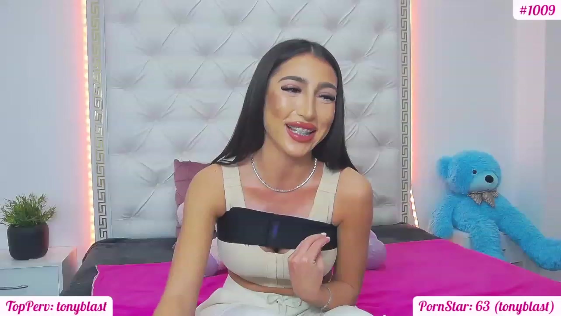 Gallery image thumbnail from KaraKhalifa's myfreecams stream on, 02/17/2023, 20:28 image 6 of 20