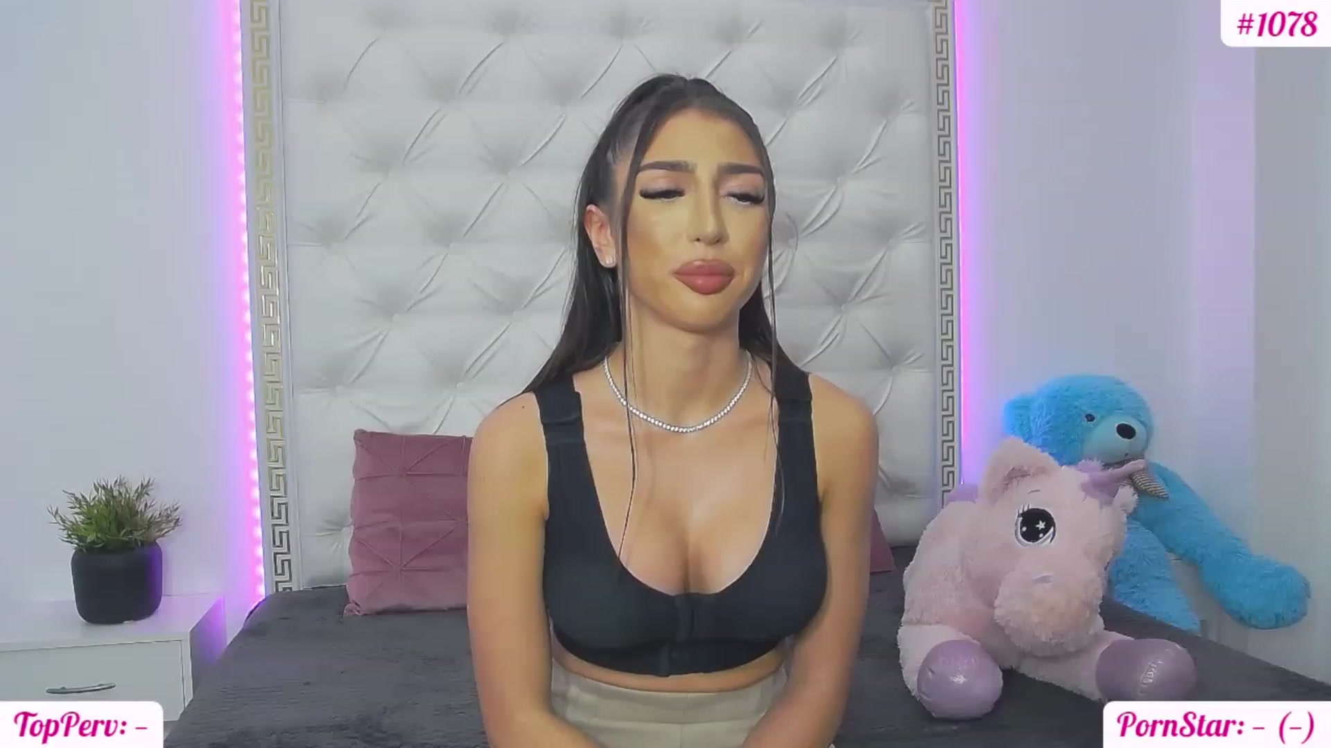 Gallery image thumbnail from KaraKhalifa's myfreecams stream on, 02/23/2023, 17:00 image 3 of 20