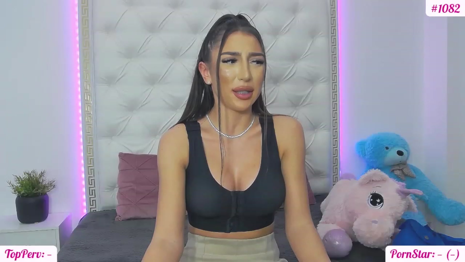 Gallery image thumbnail from KaraKhalifa's myfreecams stream on, 02/23/2023, 17:00 image 18 of 20