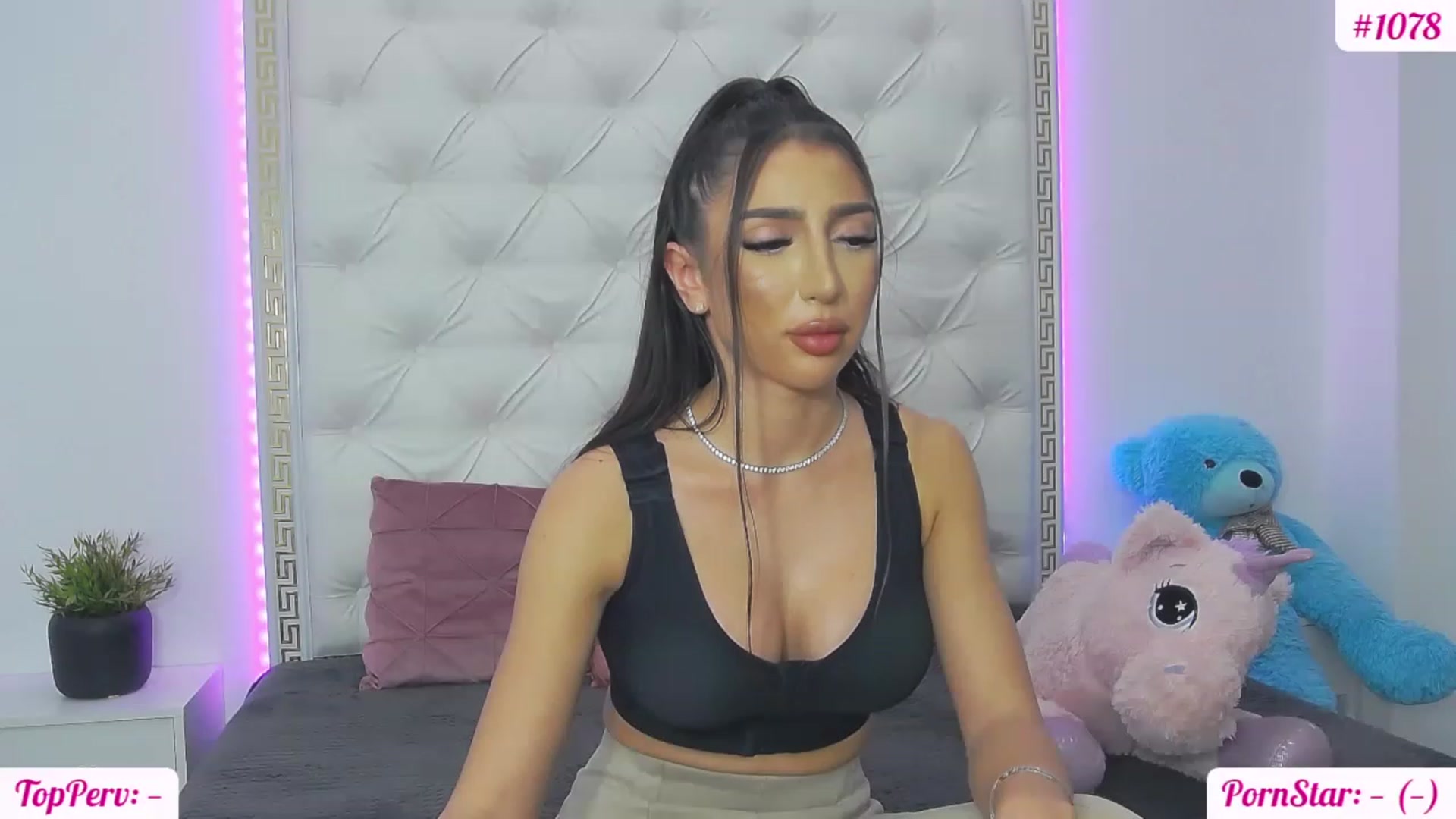 Gallery image thumbnail from KaraKhalifa's myfreecams stream on, 02/23/2023, 17:00 image 8 of 20