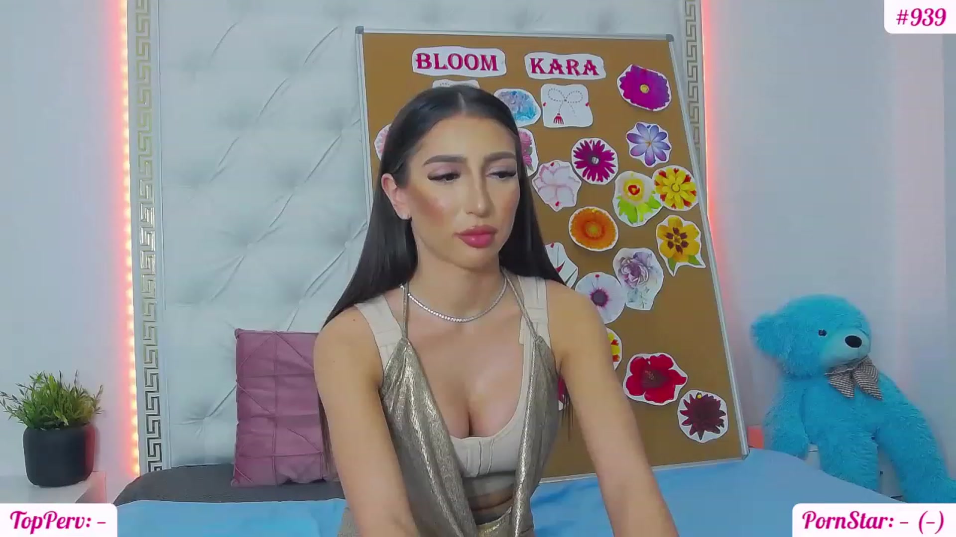 Gallery image thumbnail from KaraKhalifa's myfreecams stream on, 03/02/2023, 14:35 image 1 of 20