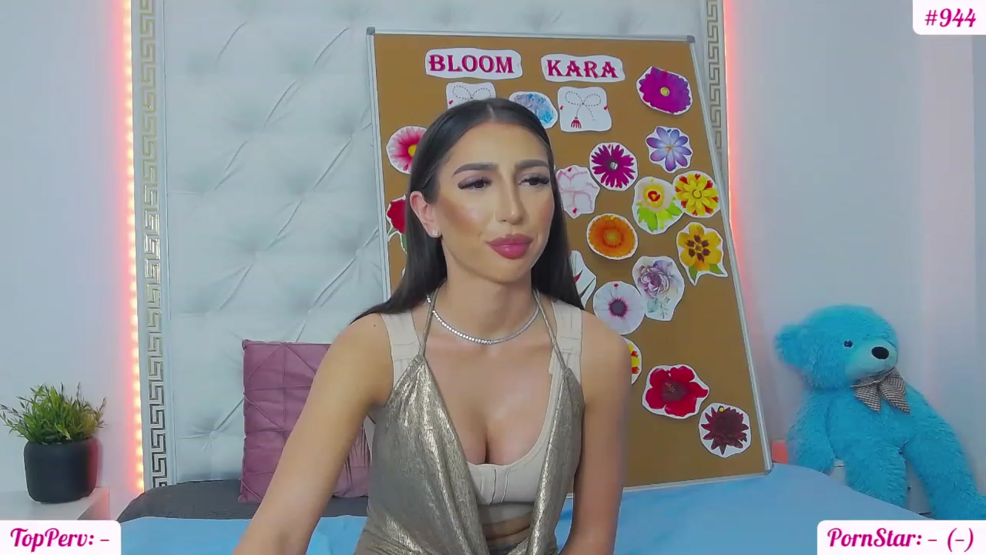 Gallery image thumbnail from KaraKhalifa's myfreecams stream on, 03/02/2023, 14:35 image 9 of 20