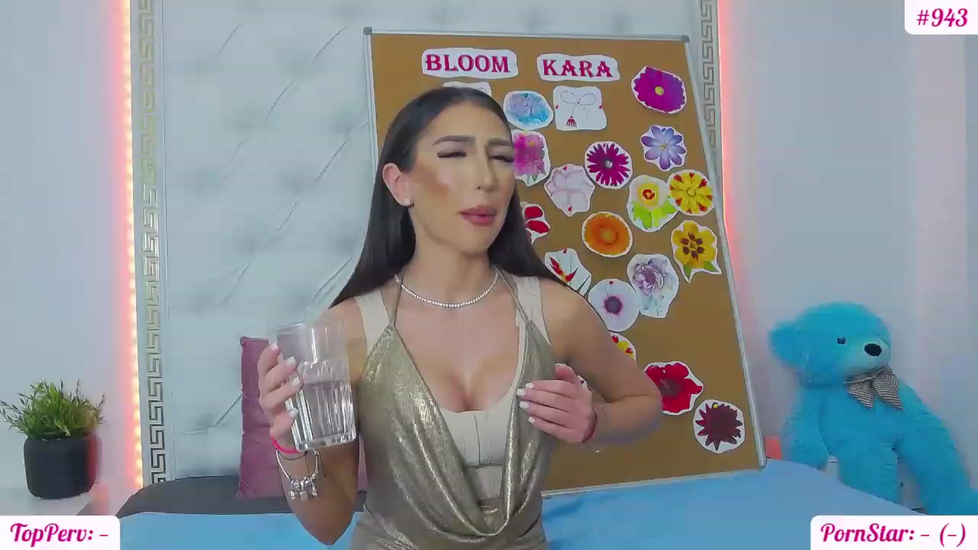 Gallery image thumbnail from KaraKhalifa's myfreecams stream on, 03/02/2023, 14:35 image 4 of 20